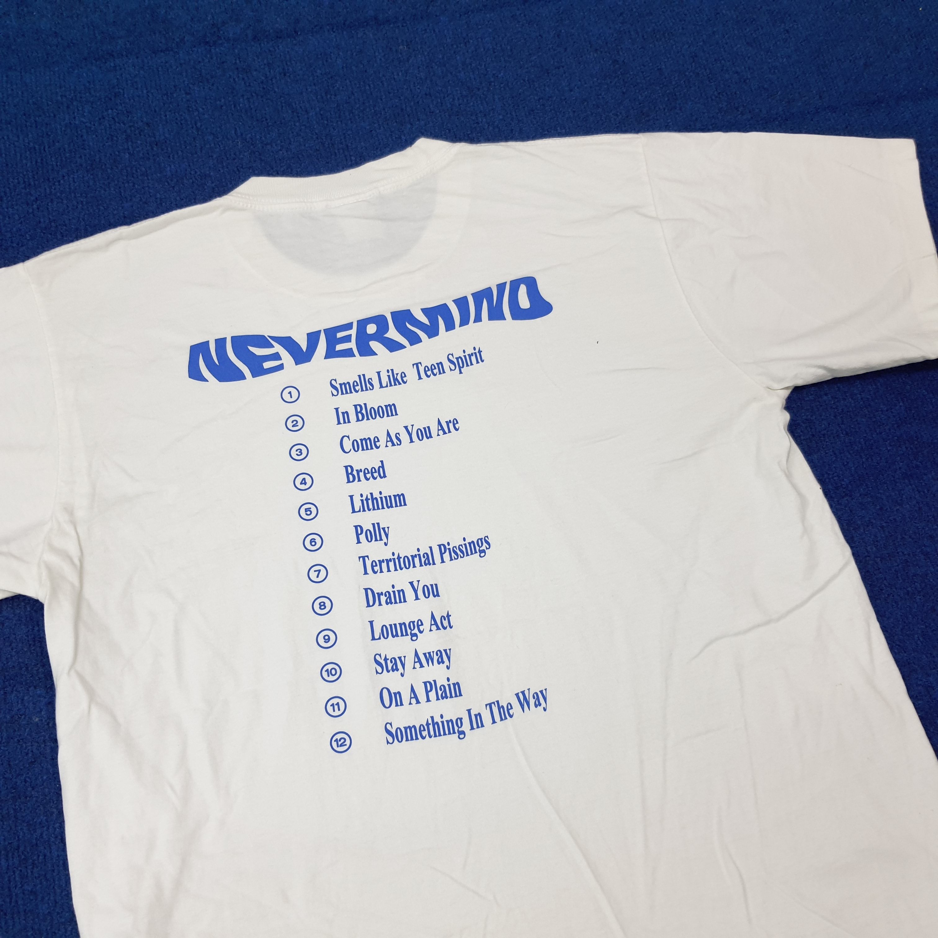 Vintage Vintage Nirvana Nevermind Band 2000s Reprint T-Shirt C276N32 Size US M / EU 48-50 / 2 - 4 Thumbnail
