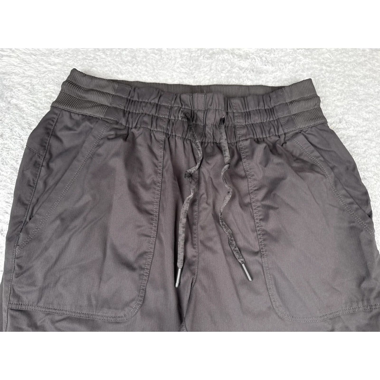 The North Face The North Face Jogger Pants Women Gray Elastic Waist Pockets 30 Inseam 25 Casual Slim Tapered Front Flat Legged Knit Polyester Sport Lounge Size 30" / US 8 / IT 44 - 4 Thumbnail