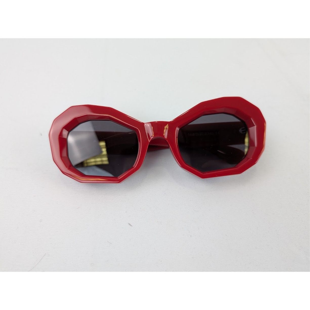 Amiri o1rshd1 Q:2 / Size: OS / Honey Comb Sunglasses in Red Size ONE SIZE - 2 Thumbnail