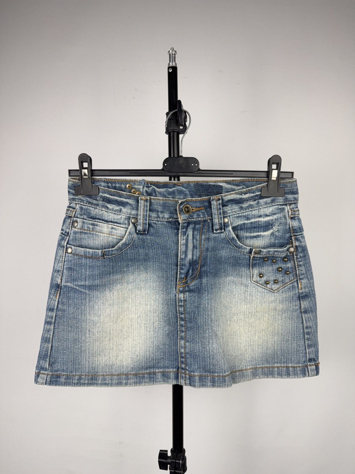 Japanese Brand Retro Vintage 00s Y2K Studded Denim Mini Skirt Faded Wash XS Size 27" / US 4 / IT 40 - 1 Thumbnail