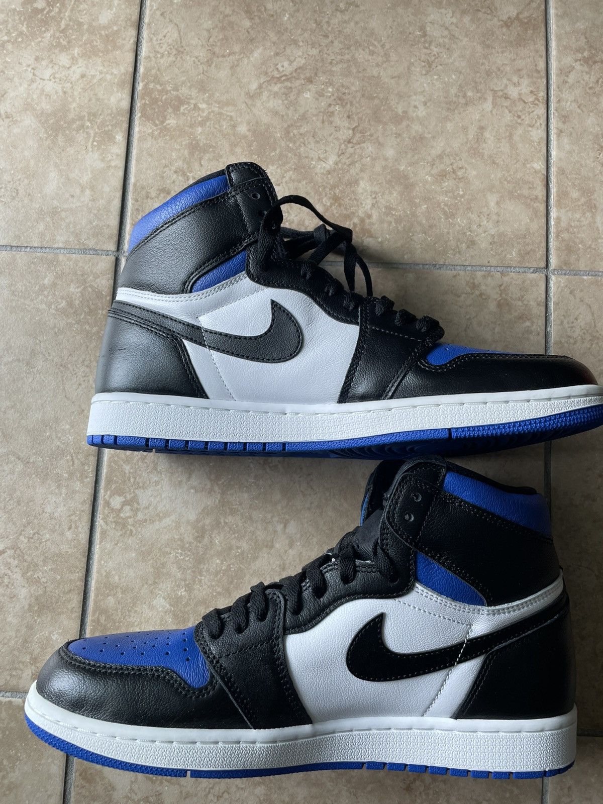 Jordan Brand AIR JORDAN 1 RETRO HIGH OG/ ROYAL TOE Size US 10.5 / EU 43-44 - 2 Thumbnail