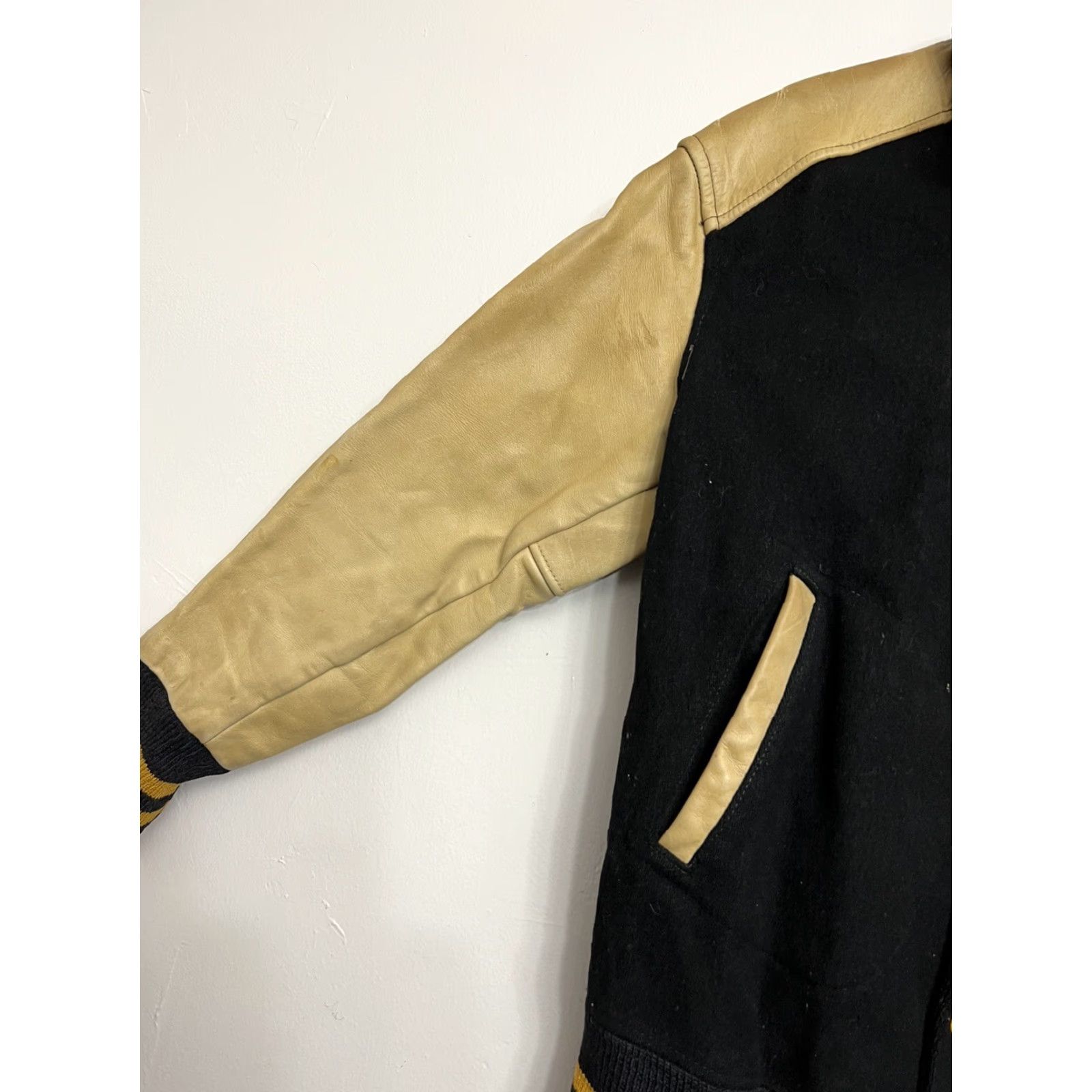 Vintage VINTAGE Holts Letterman Jacket Sz 40 Black Gold Leather School Retro 50s Jock Sz S Mens Size US S / EU 44-46 / 1 - 4 Thumbnail