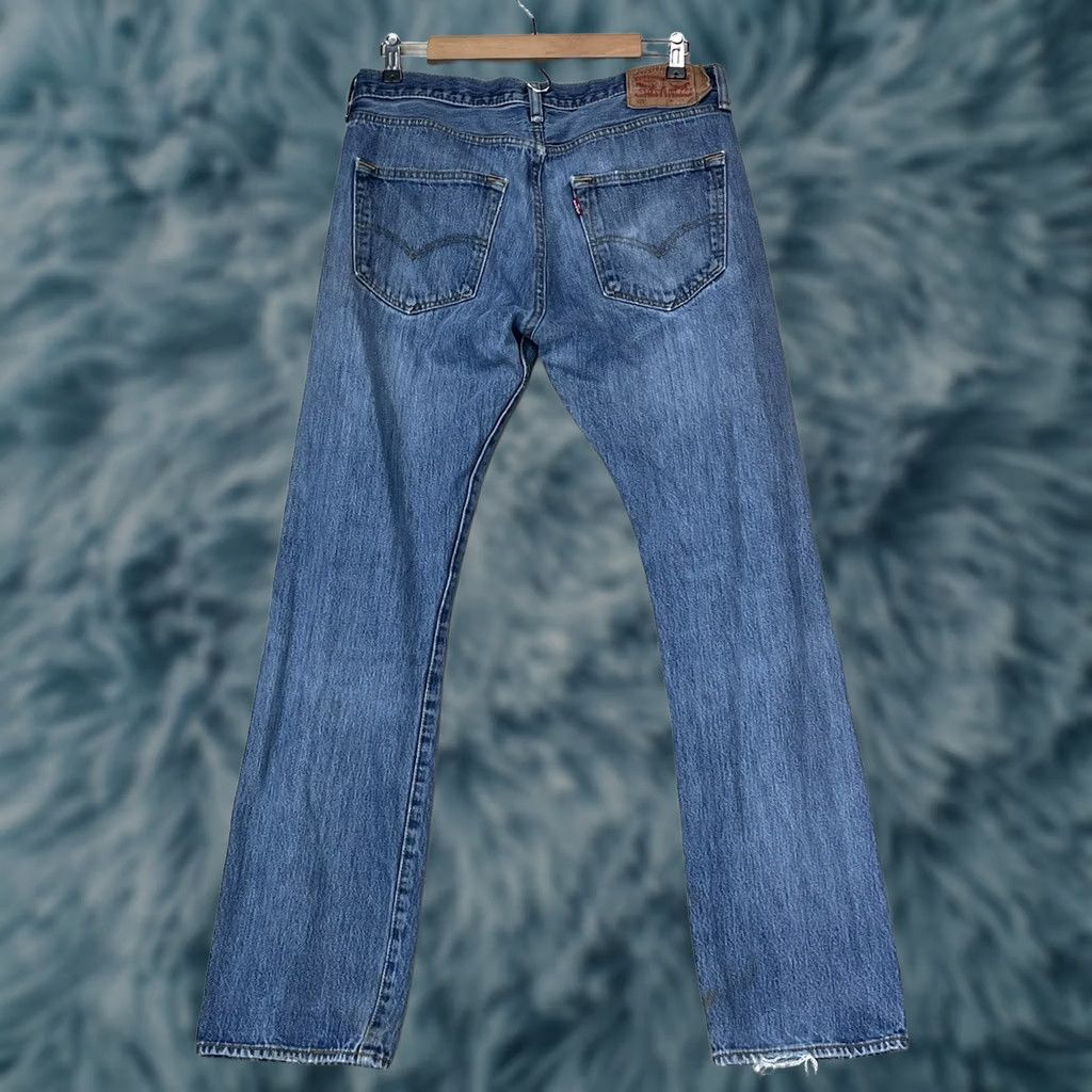 Levi's VINTAGE Levi's 501 Jeans Denim 32x32 Straight Button Fly Distressed 5-Pocket Mens Regular Blue Size US 32 / EU 48 - 1 Thumbnail