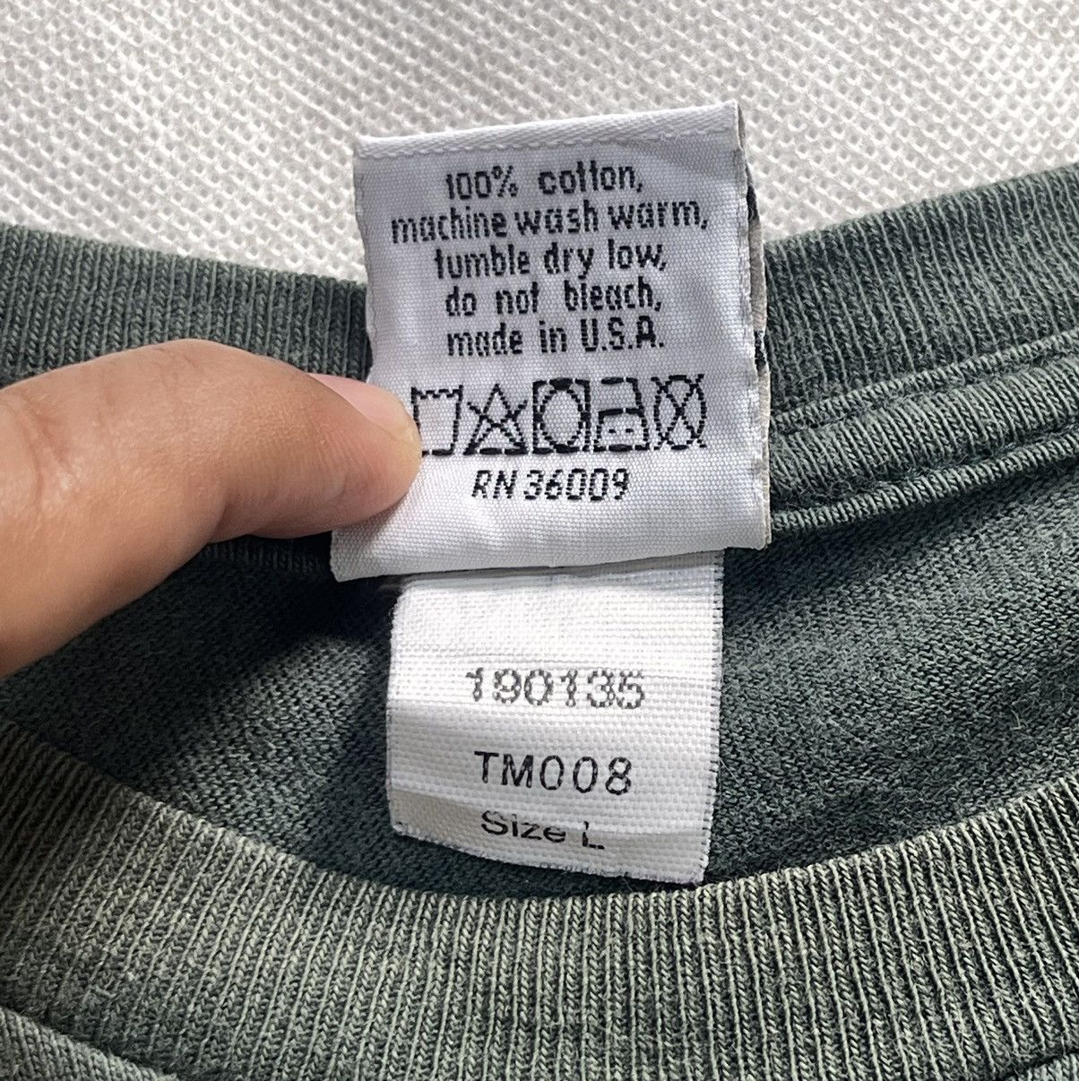Calvin Klein Vintage 90s CK Calvin Klein Sun Fades Tshirt Large Size US L / EU 52-54 / 3 - 6 Thumbnail