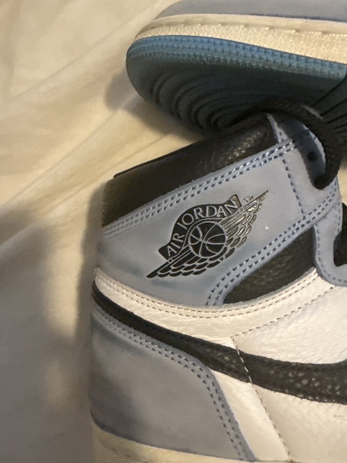 Jordan Brand Jordan 1 High Retro University Blue Size US 10.5 / EU 43-44 - 1 Thumbnail