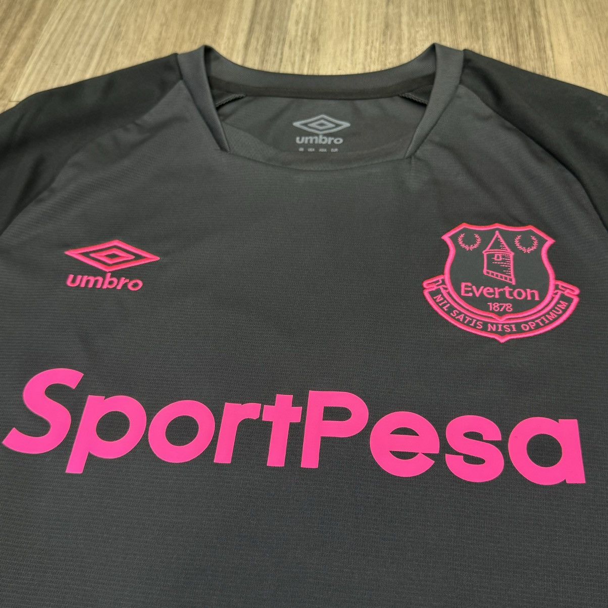 Umbro Everton 18/19 Longsleeves away shirt #10 Sigudsson Size US S / EU 44-46 / 1 - 3 Thumbnail