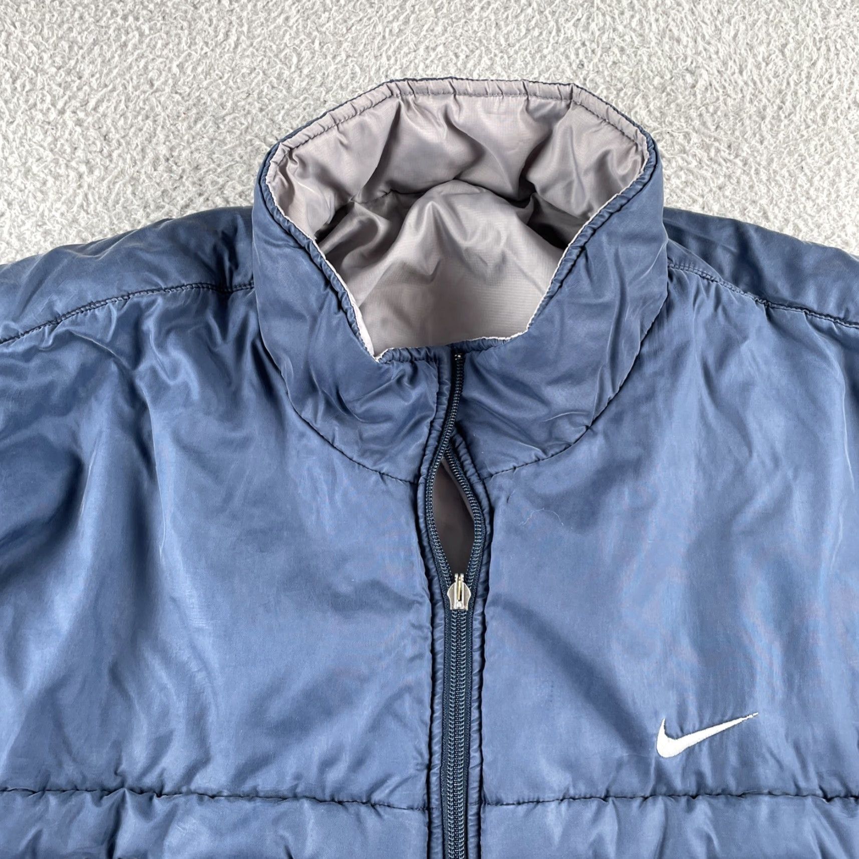 Nike VINTAGE Nike Puffer Jacket Men 2XL Gray Navy Distressed 90s Y2K Hip Hop City Sports Size US XXL / EU 58 / 5 - 2 Thumbnail