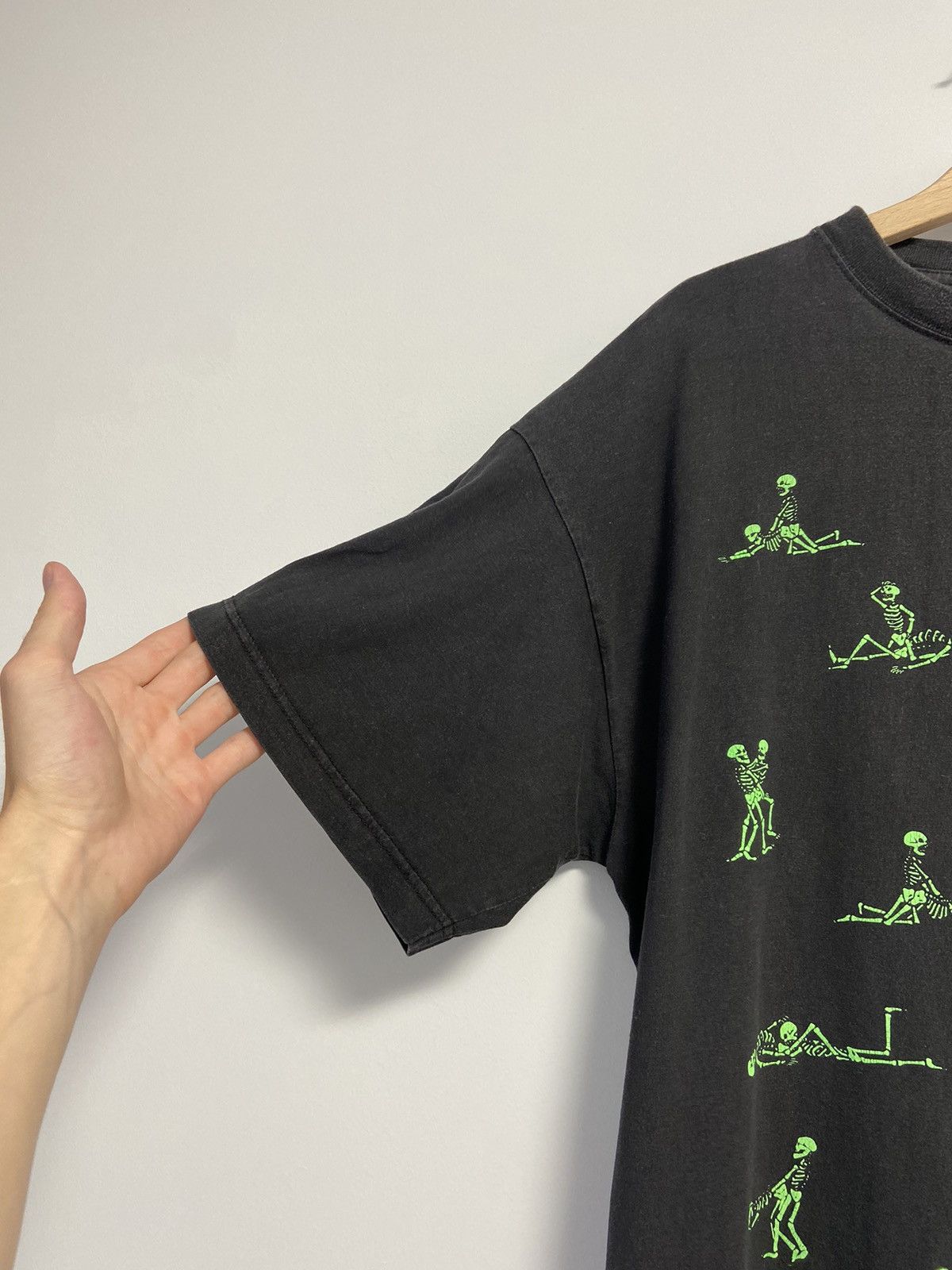 Fashion Victim × Vintage 1990 Fashion Victim Skeleton Sex Positions T-Shirt Size US XL / EU 56 / 4 - 5 Thumbnail