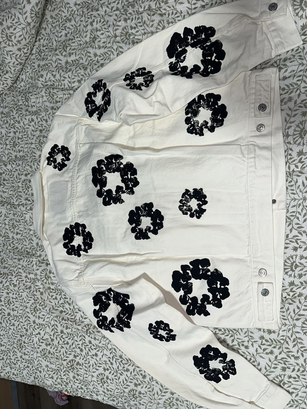 DENIM TEARS Denim Tears TYPE - 2 ALL OVER WREATH WHITE Large Size US L / EU 52-54 / 3 - 3 Thumbnail