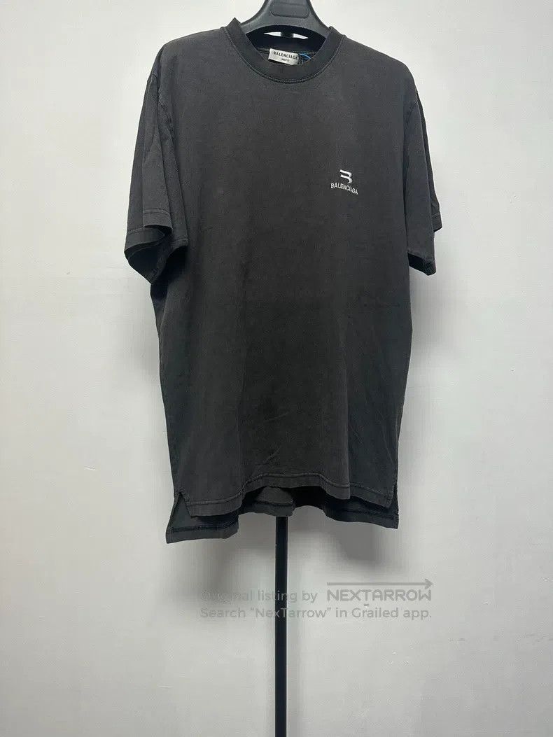 Balenciaga Balenciaga Logo Printed Solid Color Round Neck T-Shirt Size US S / EU 44-46 / 1 - 1 Thumbnail
