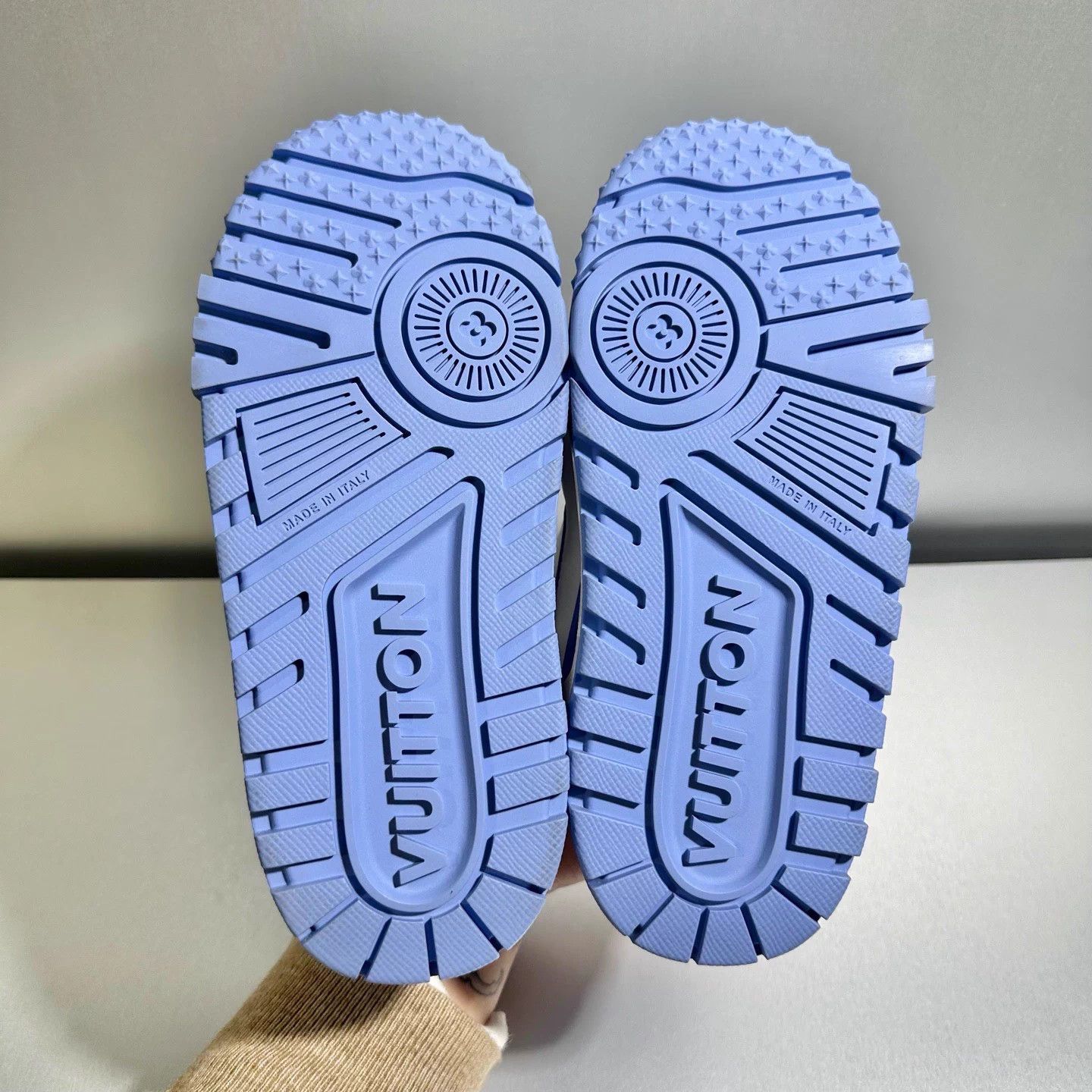 Louis Vuitton Louis Vuitton Trainer White Blue Pangding 36.5 EU new Size US 5.5 / IT 35.5 - 7 Thumbnail