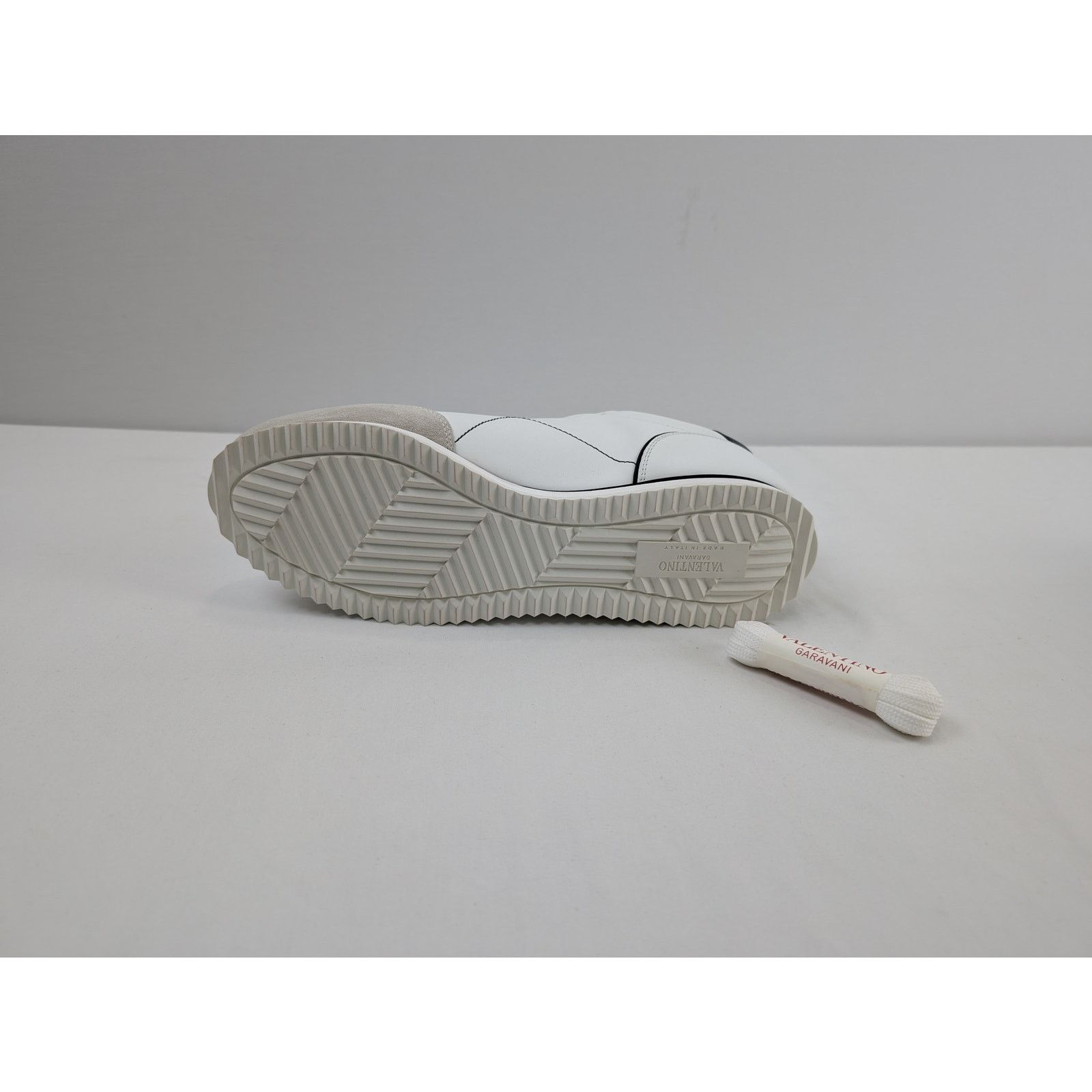 Valentino o1rshd1 Stud-around Sneakers in Leather in White Size US 11 / EU 44 - 14 Thumbnail