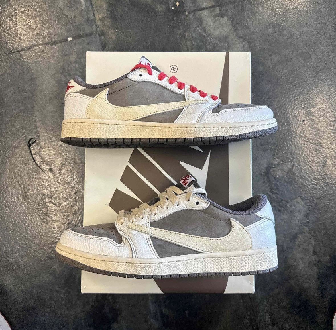 Nike × Travis Scott Jordan 1 Low Travis Reverse Mocha Size US 8.5 / EU 41-42 - 1 Thumbnail