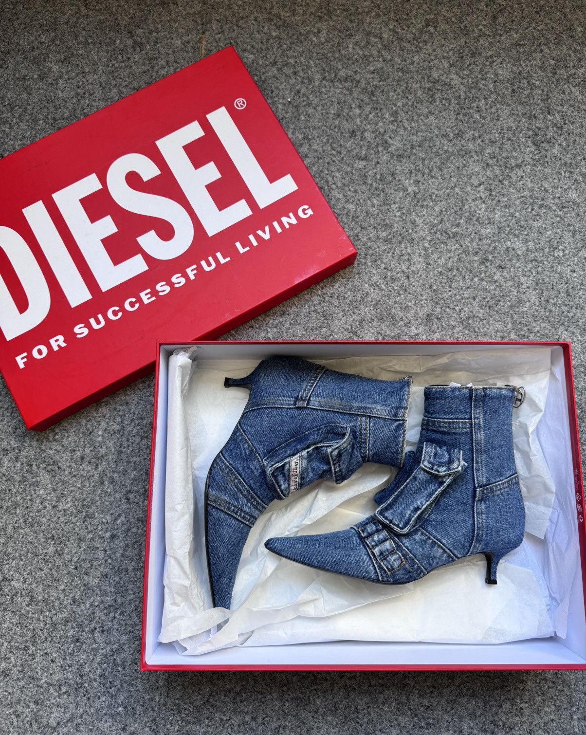 Diesel Diesel D-VENUS POCKET Size US 9 / IT 39 - 1 Thumbnail