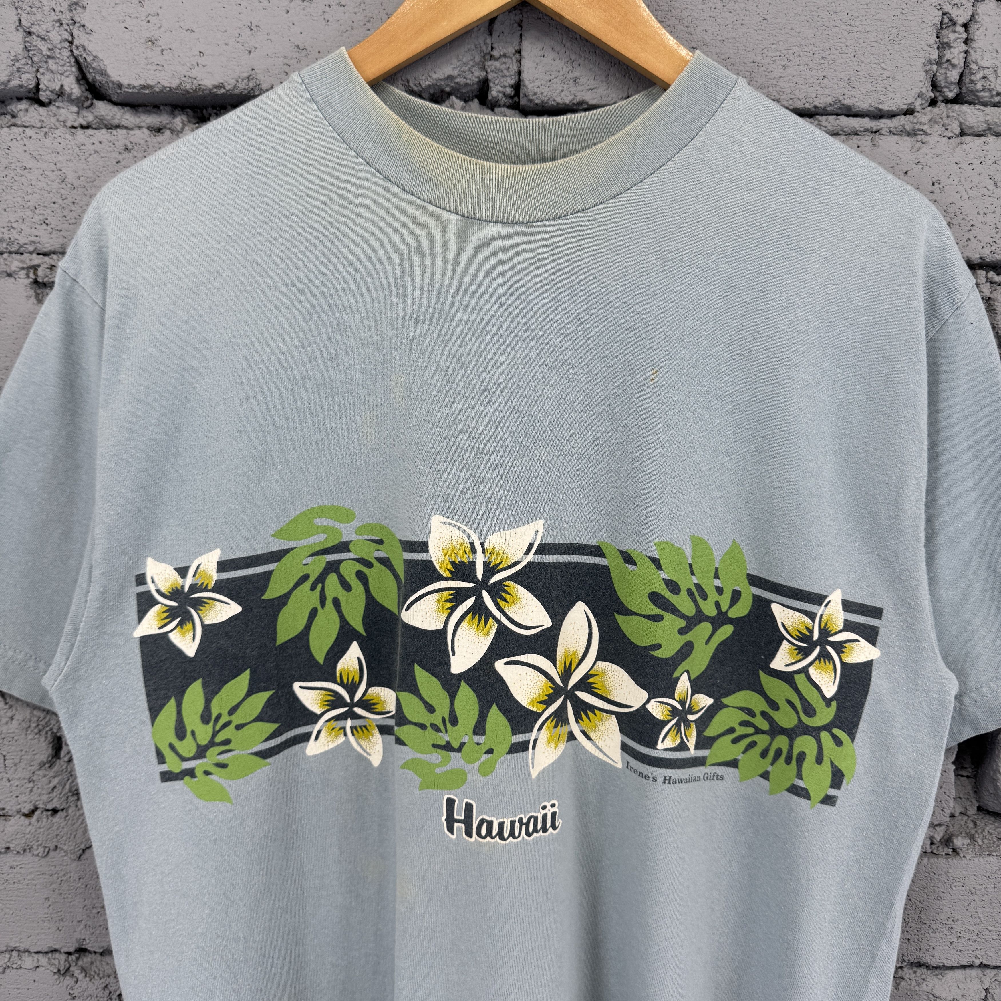 Vintage Vintage Faded Hawaii Design Featuring Plumeria Flowers Tee Size US M / EU 48-50 / 2 - 3 Thumbnail
