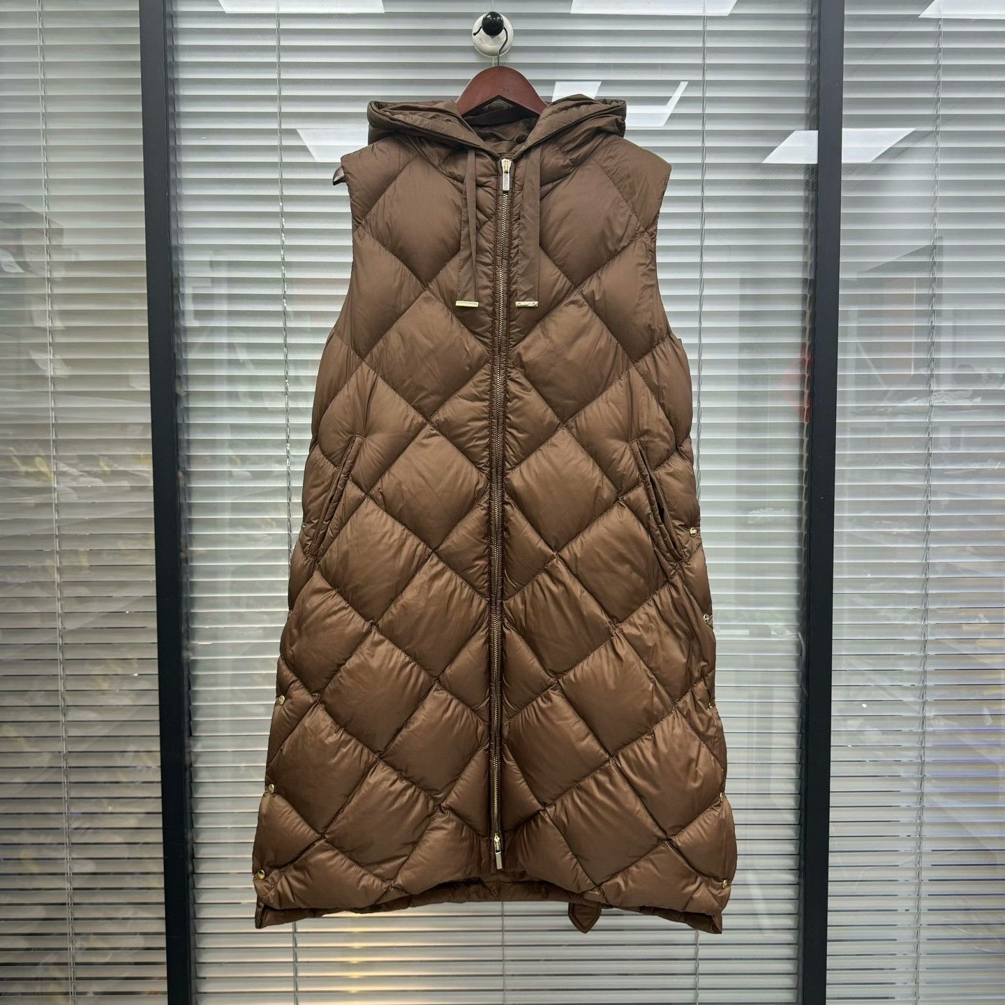 Max Mara Max Mara Brown Vest 40 Women Size M / US 6-8 / IT 42-44 - 1 Thumbnail