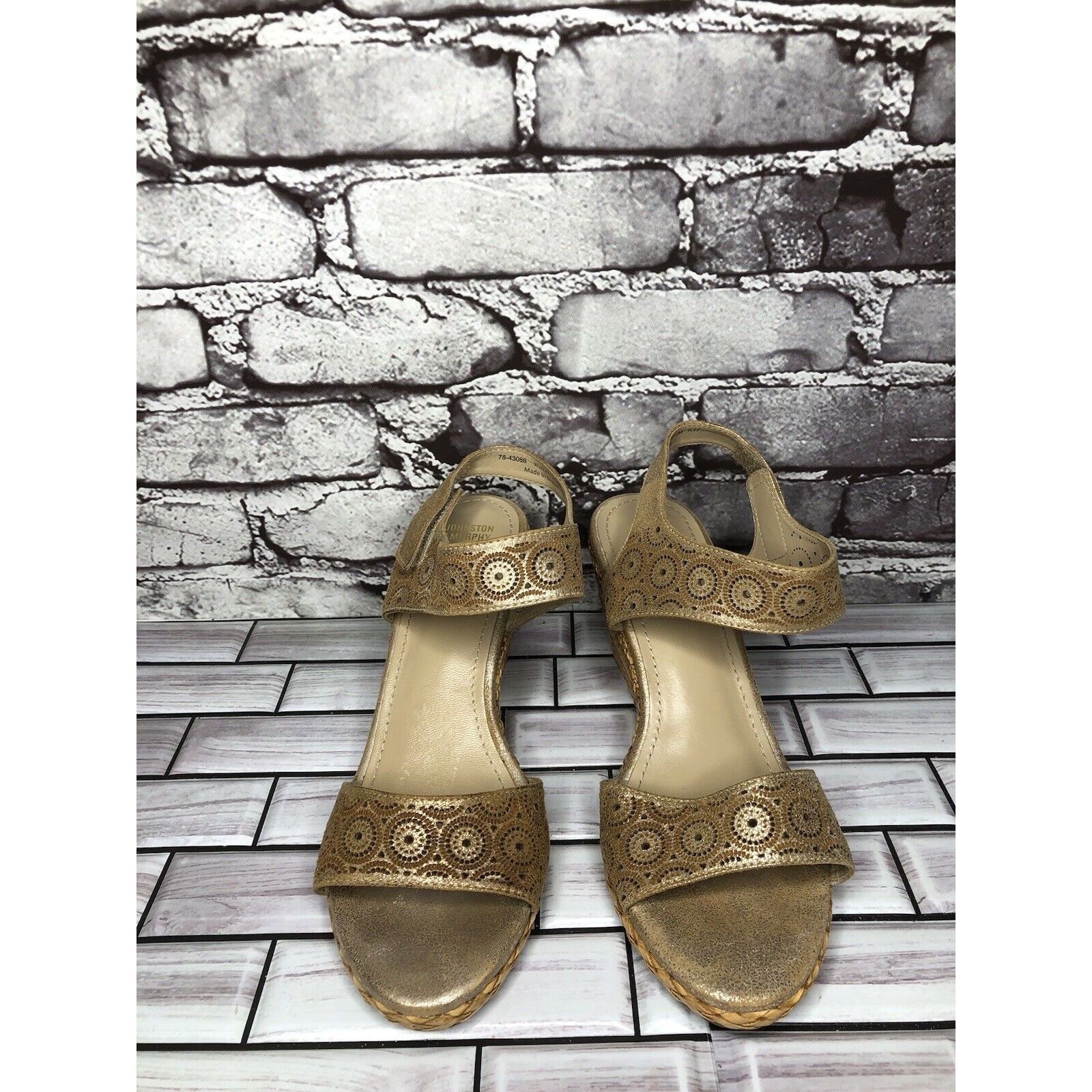 Johnston & Murphy Johnston & Murphy Georgiana Metallic Gold Leather Wedge Stra Size US 9.5 / IT 39.5 - 2 Thumbnail