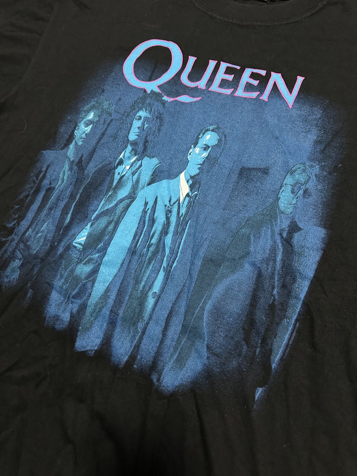 Band Tees Vintage Queen Band Tour Rock Tee Rare T-Shirt Size US XL / EU 56 / 4 - 2 Thumbnail