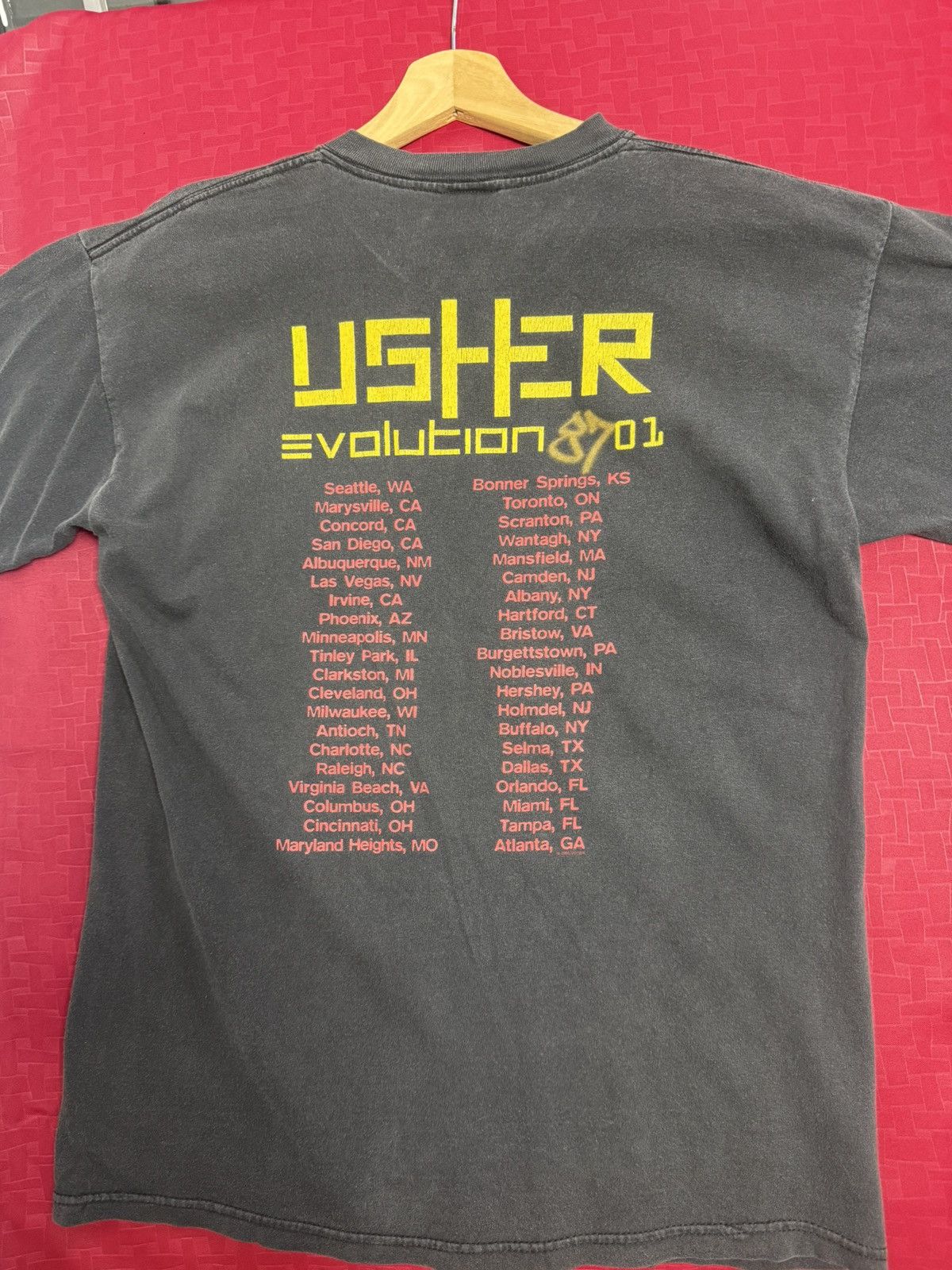 Band Tees × Rap Tees × Vintage Vintage Usher Rap Tees Tour Size US M / EU 48-50 / 2 - 6 Thumbnail