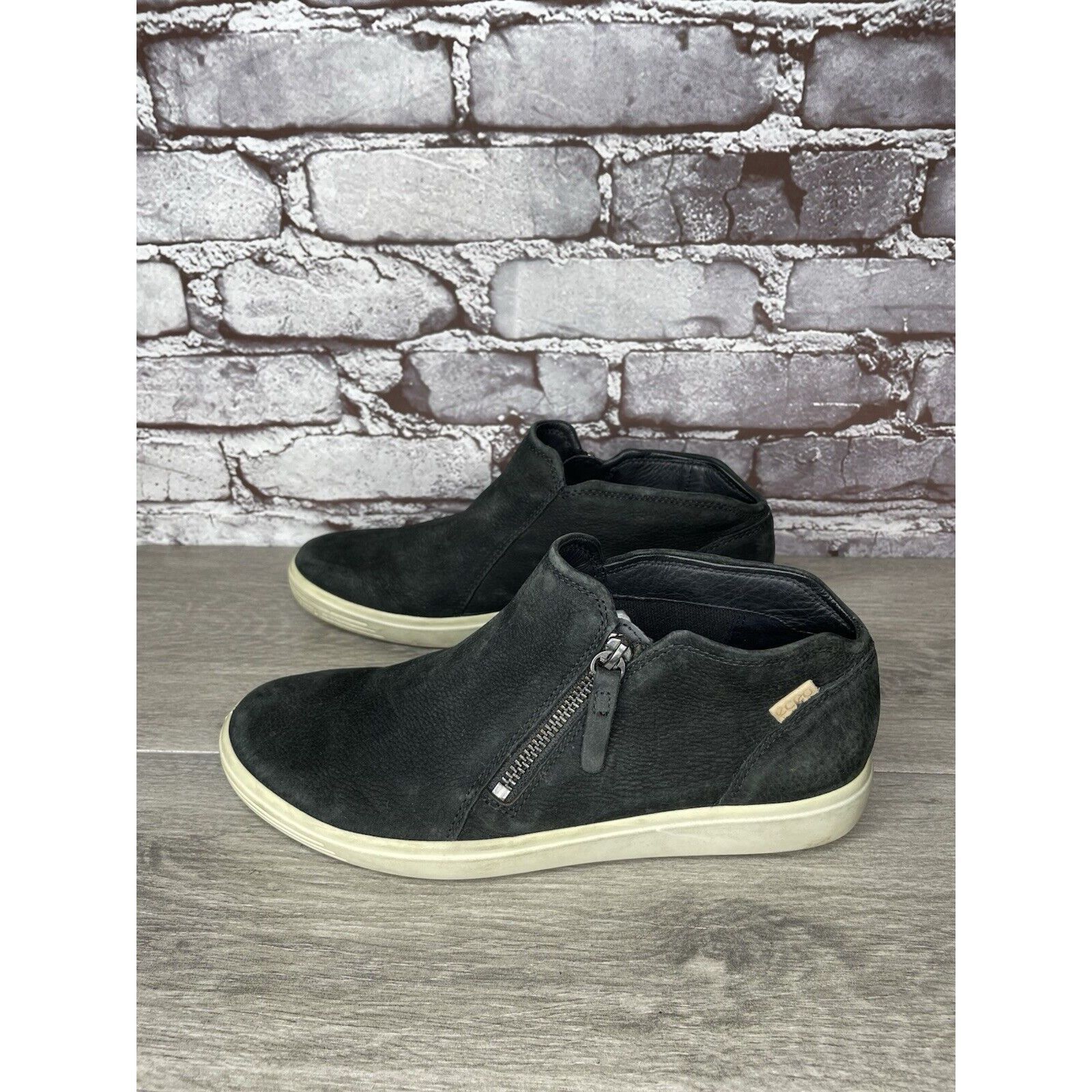 Ecco Ecco Soft 7 Black Leather Low Cut Zip Ankle Booties Sneakers Size US 10 / IT 40 - 17 Thumbnail