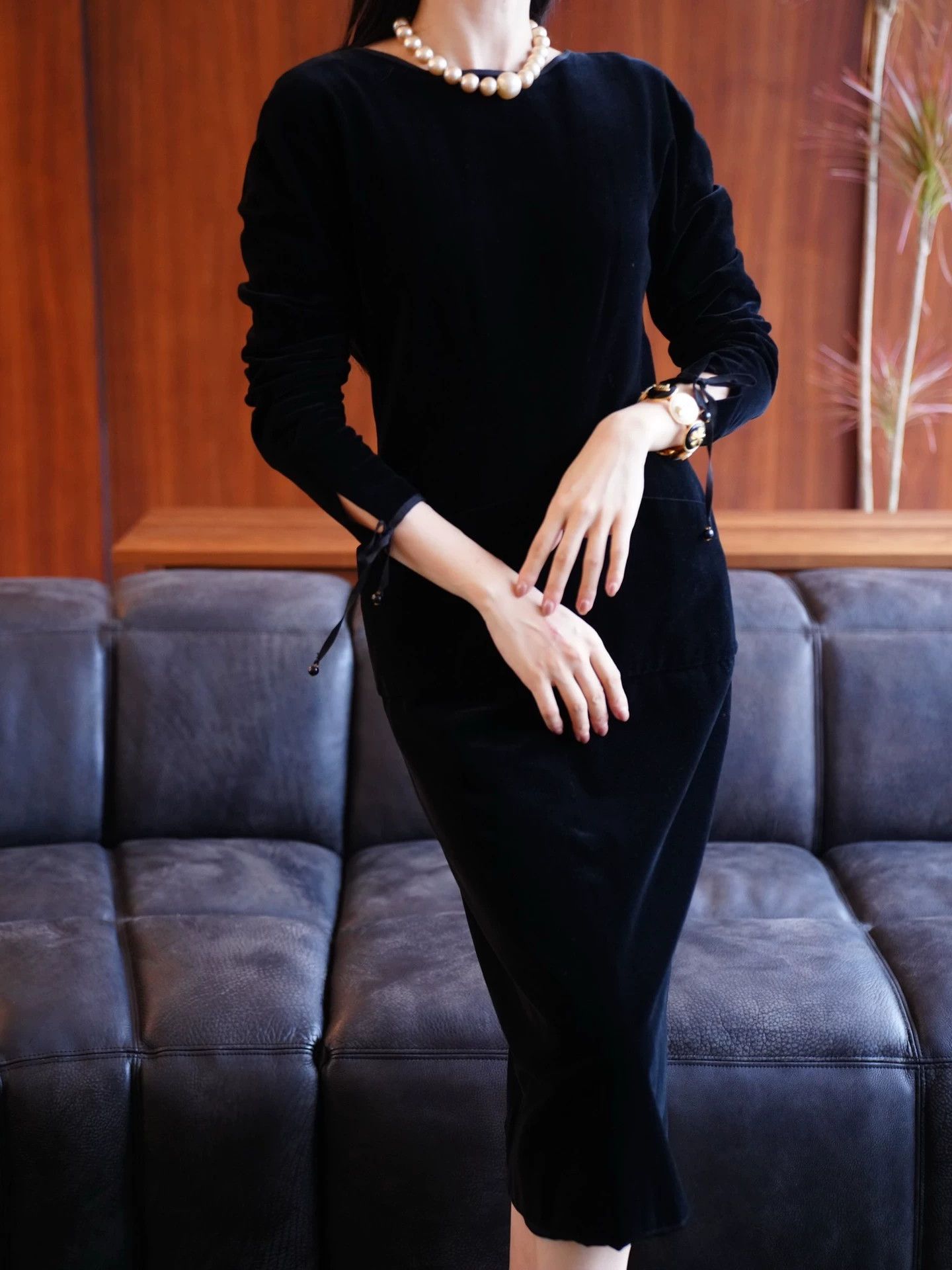 Chanel Chanel Vtg Black Velvet Dress w/ Deep V Open Back, Back Ties Size S / US 4 / IT 40 - 2 Thumbnail