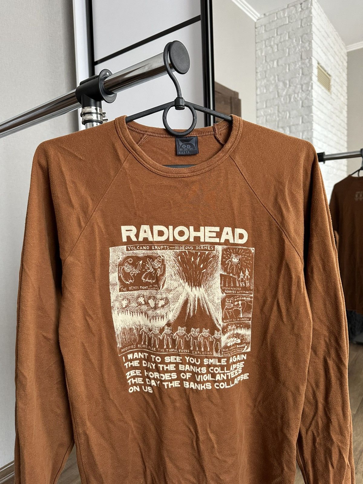 Band Tees 2000 Radiohead Volcano Erupts Vintage Band Long Sleeve Tee Size US S / EU 44-46 / 1 - 4 Thumbnail
