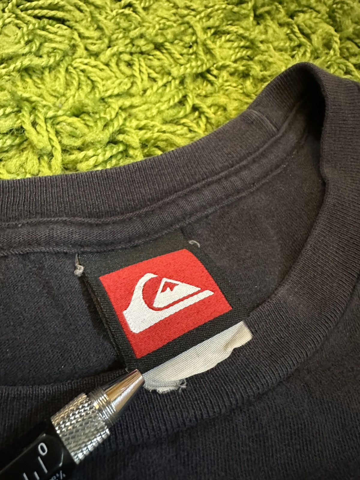 Quiksilver 🏄‍♂️ distressed vintage Y2K Quiksilver surf tee Size US S / EU 44-46 / 1 - 5 Thumbnail