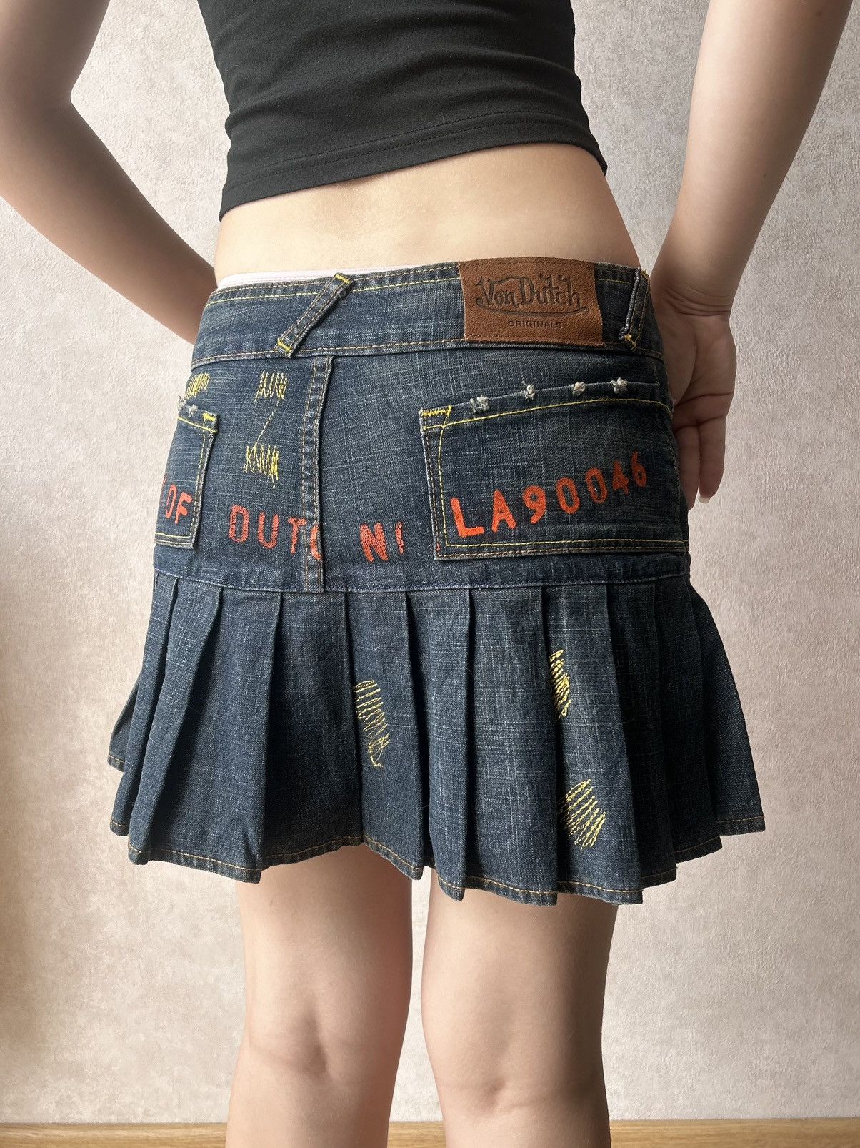 Von Dutch Vintage Y2K Von Dutch Big Logo Pleated Denim Mini Skirt Size 28" / US 6 / IT 42 - 2 Thumbnail
