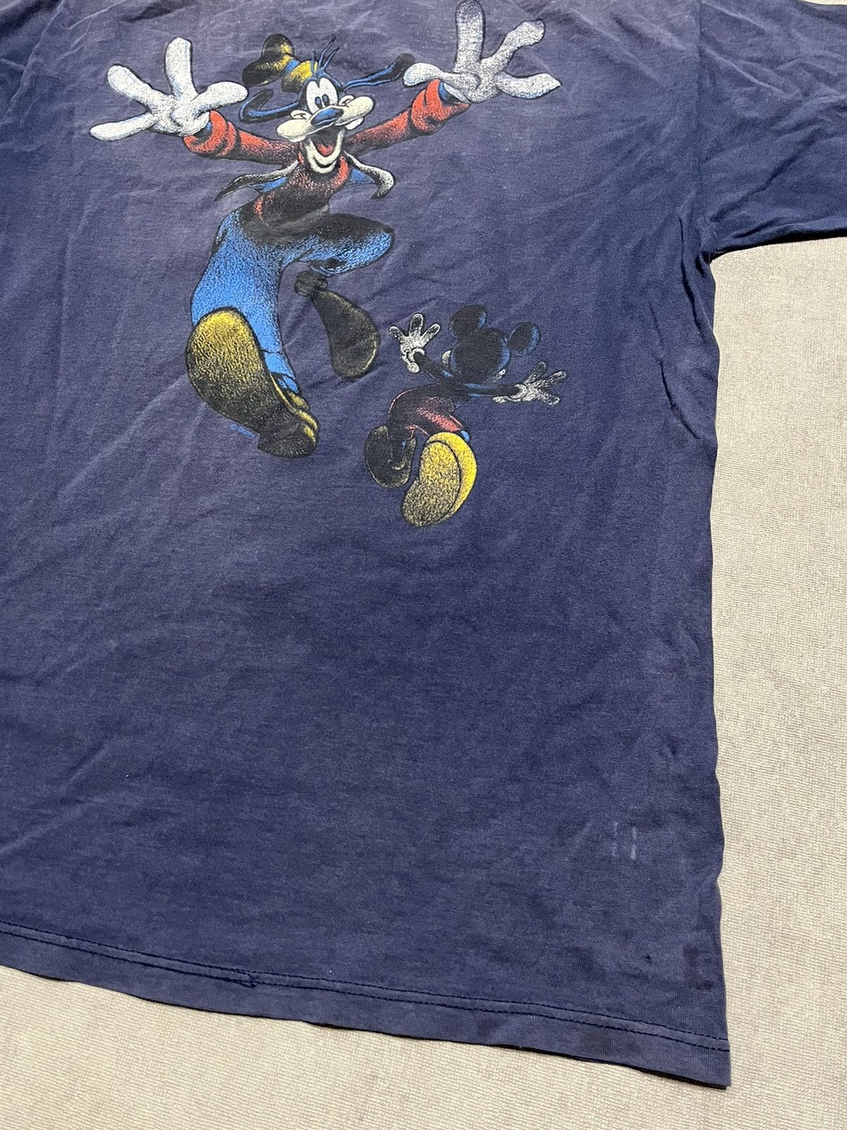 Mickey Mouse Vintage Disney Sherrys Mickey Mouse T Shirt Chicago 90s Mens Size US L / EU 52-54 / 3 - 10 Thumbnail