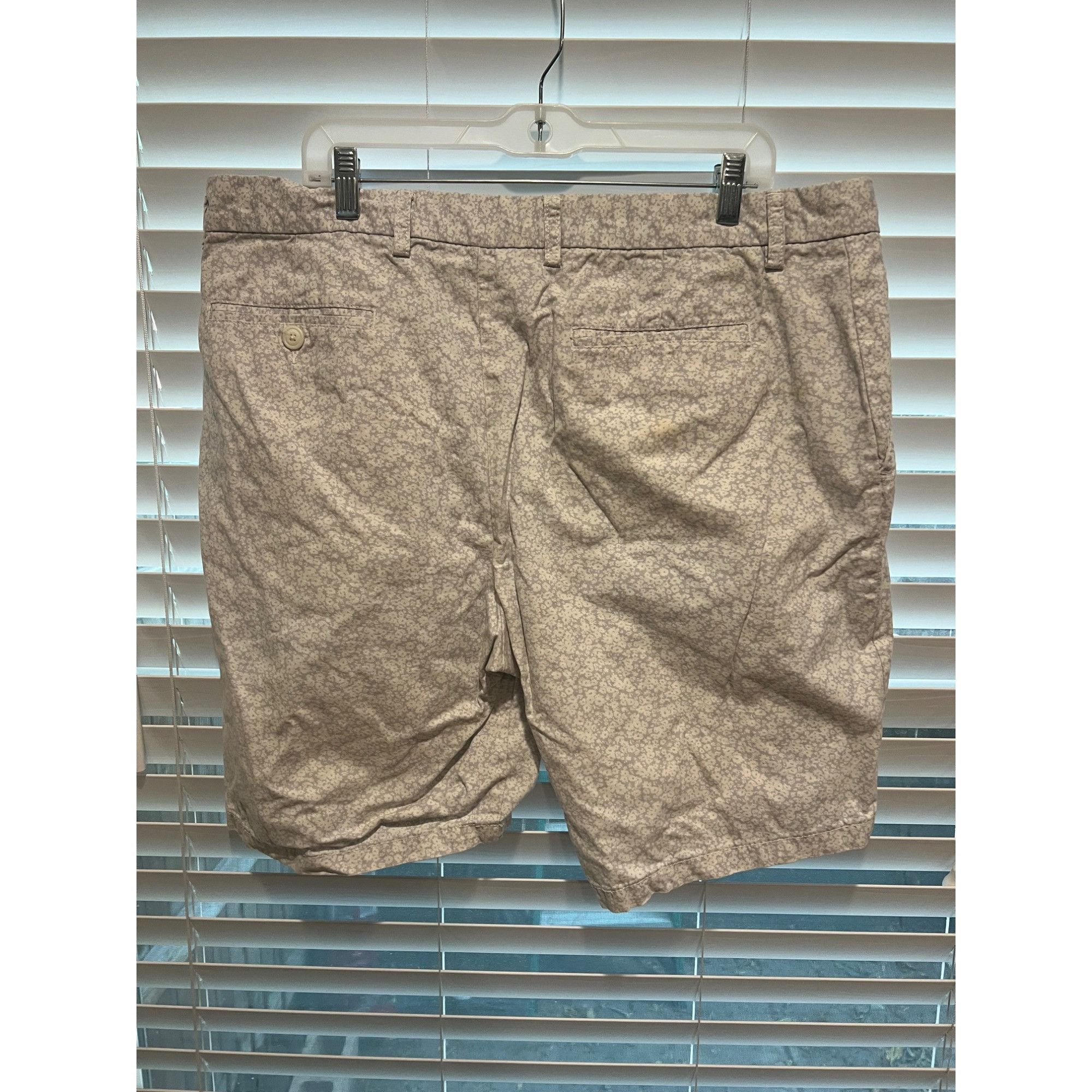 Old Navy Old Navy Floral Shorts - Size 40 Size US 40 / EU 56 - 3 Thumbnail