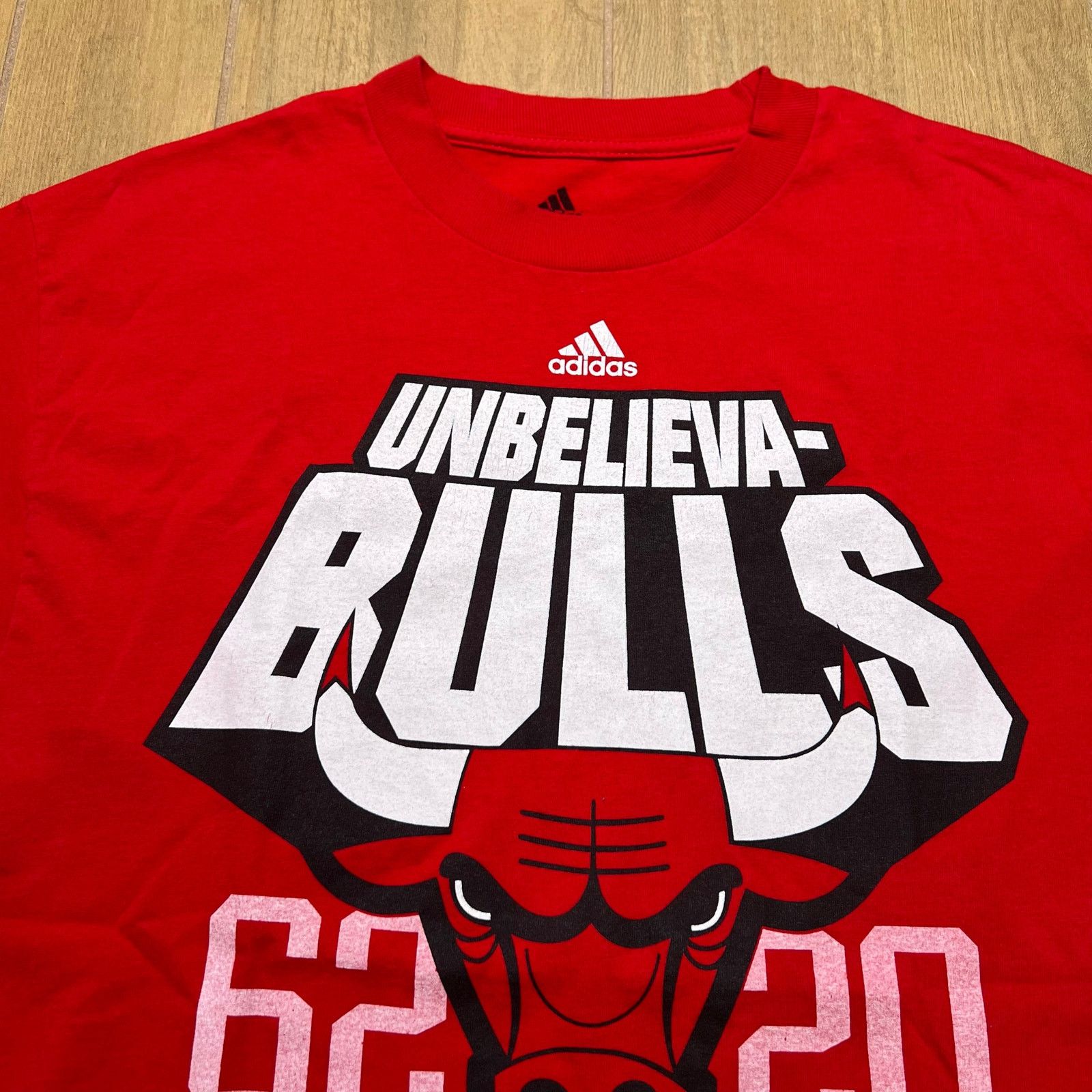 Adidas Vintage Adidas Chicago Bulls Y2K Red T-Shirt Sz Medium Size US M / EU 48-50 / 2 - 3 Thumbnail