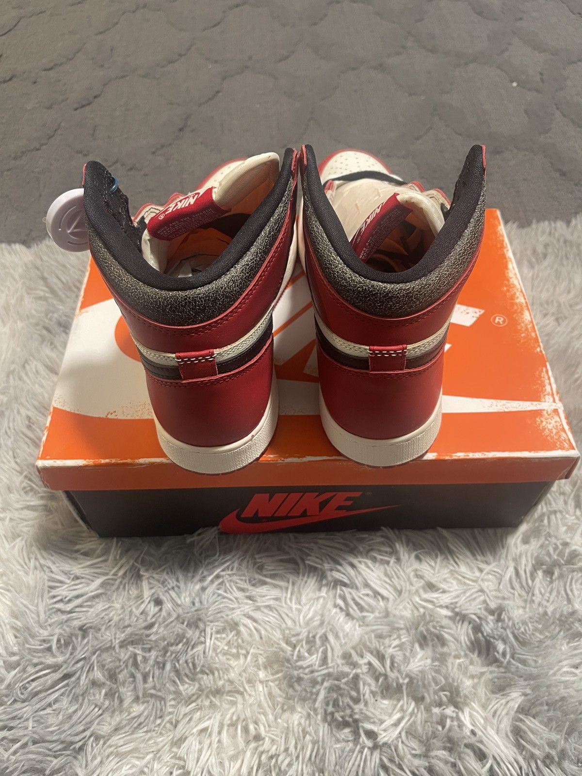 Jordan Brand AIR JORDAN 1 RETRO HIGH OG GS SIZE 6.5Y Size US 6.5 / EU 39-40 - 6 Thumbnail