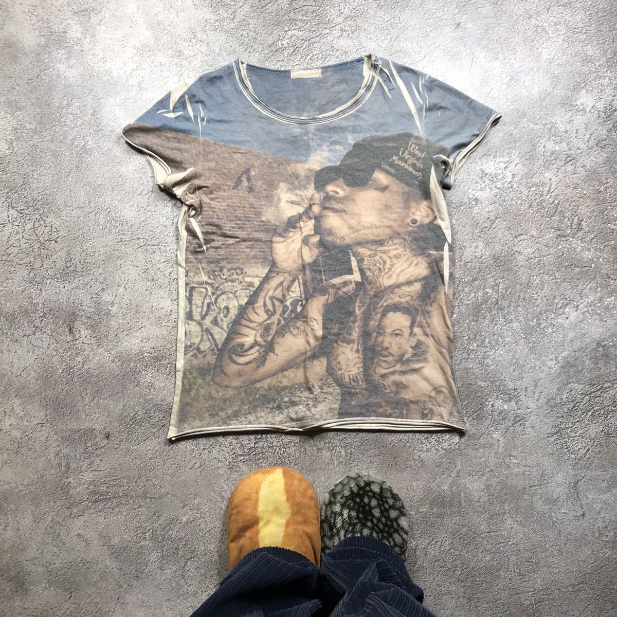 Vintage Vintage 90s Sun Faded Graphic Tee Thrashed Swag Grunge S Size US S / EU 44-46 / 1 - 1 Thumbnail