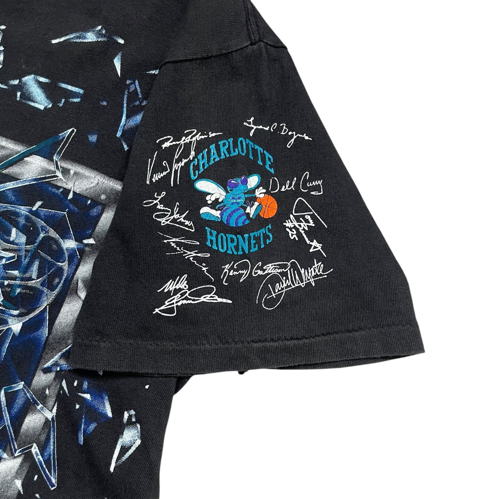 NBA VTG 90s NBA CHARLOTTE HORNETS SHATTERED AOP 1992 T-SHIRT Size US M / EU 48-50 / 2 - 4 Thumbnail