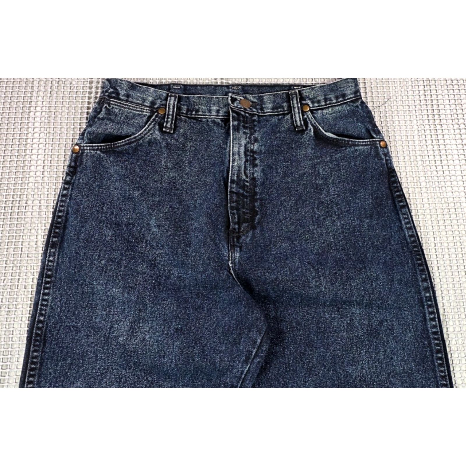 Wrangler Vtg 90s Wrangler Mom Jeans Womens 13 High Waist Rancher USA 30x32 Indigo Wash Wrangler Cowboy Cut Denim Jeans 30 IN Waist Slim Fit Women’s Size 34" / US 12 / IT 48 - 4 Thumbnail