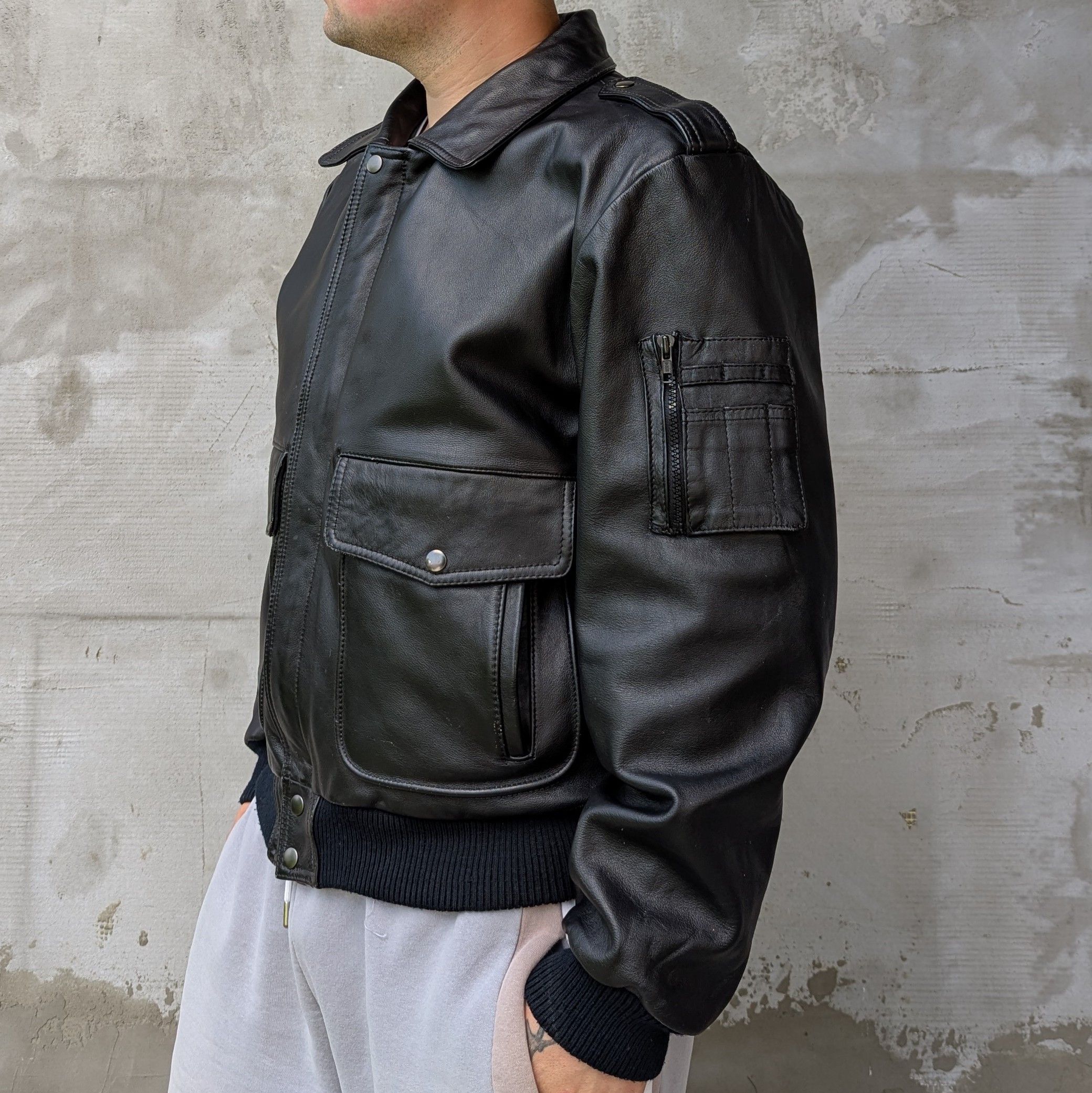 Leather × Vintage Men's Black Heavy Leather Biker Jacket Pilot Bomber Size US L / EU 52-54 / 3 - 12 Thumbnail