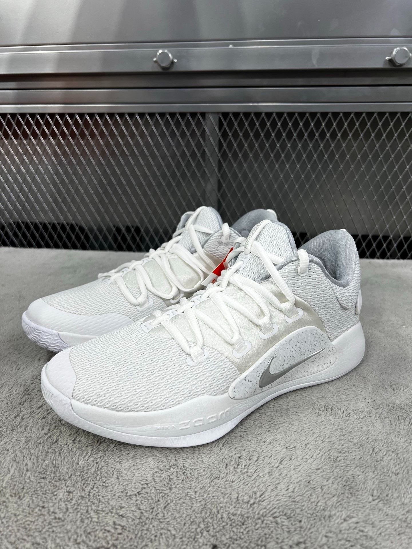 Nike Nike White Lowtop Sneakers 41 Men Size US 8.5 / EU 41-42 - 1 Thumbnail