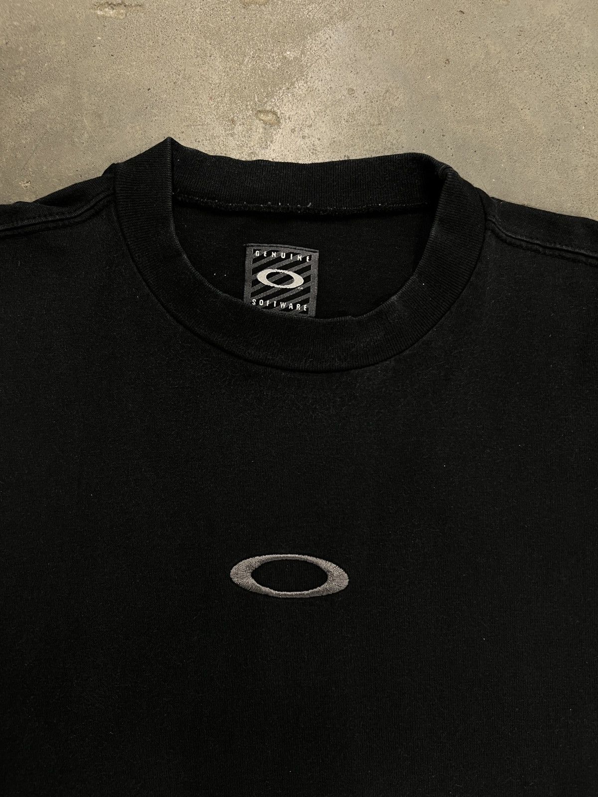 Oakley 90s Vintage Oakley Software T-Shirt Embroidered Logo Size US L / EU 52-54 / 3 - 5 Thumbnail