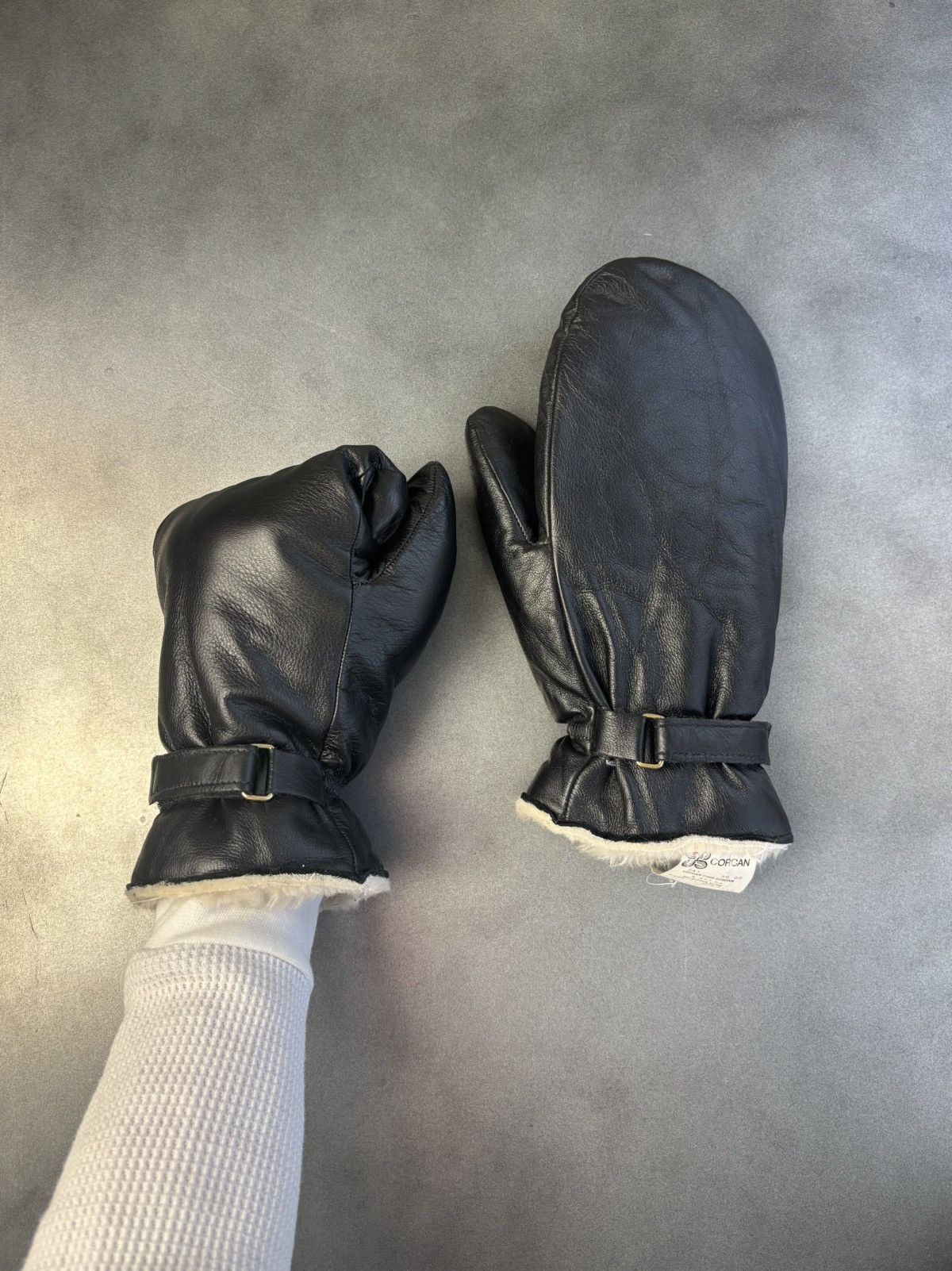 Vintage 1980s Prison Guard Mittens Vintage Shearling Mitts Leather Size ONE SIZE - 2 Thumbnail