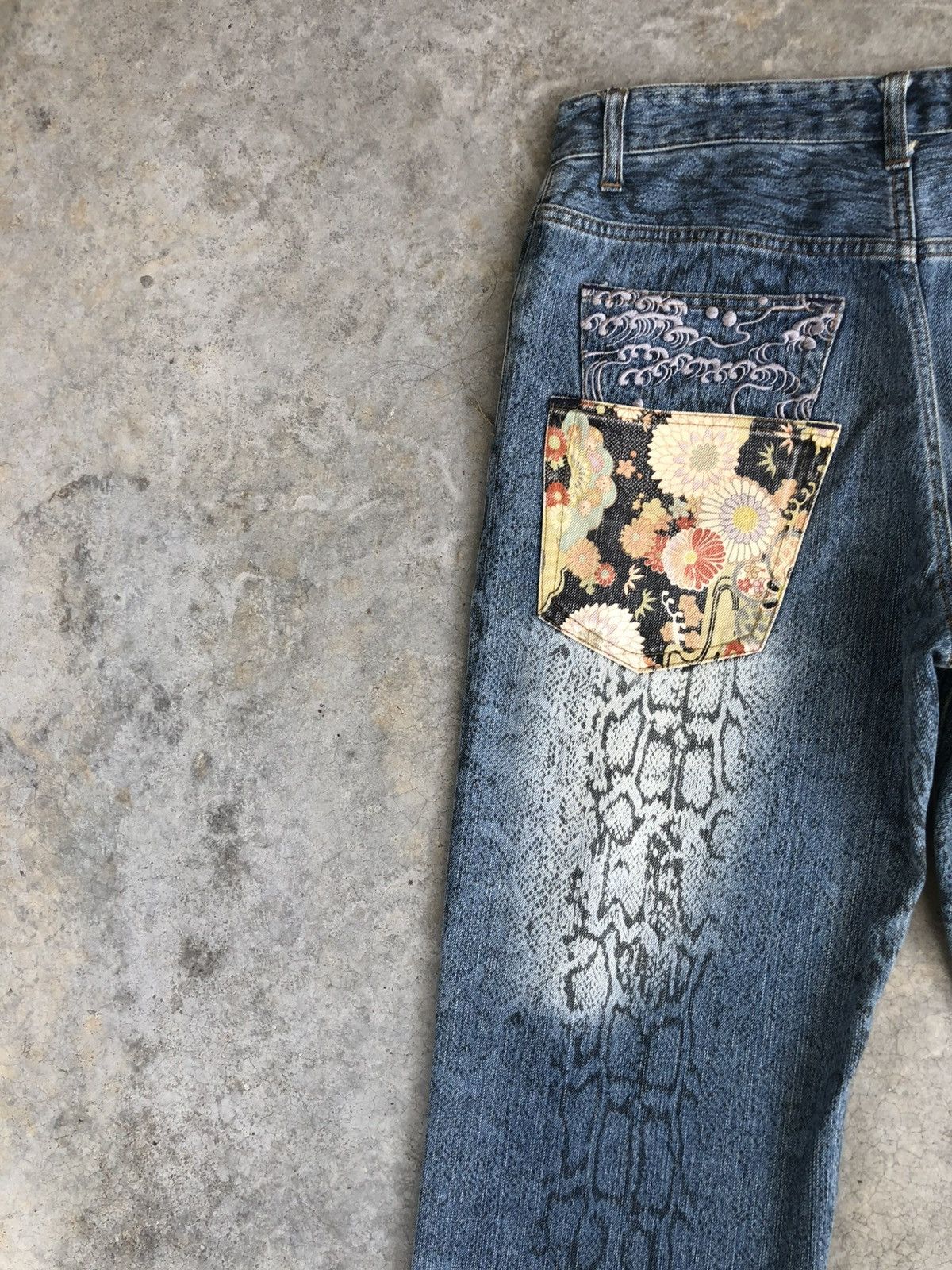 Karakuri Tamashii Karakuri Tamashii Embroidered Snake Skin Distressed Size US 32 / EU 48 - 11 Thumbnail
