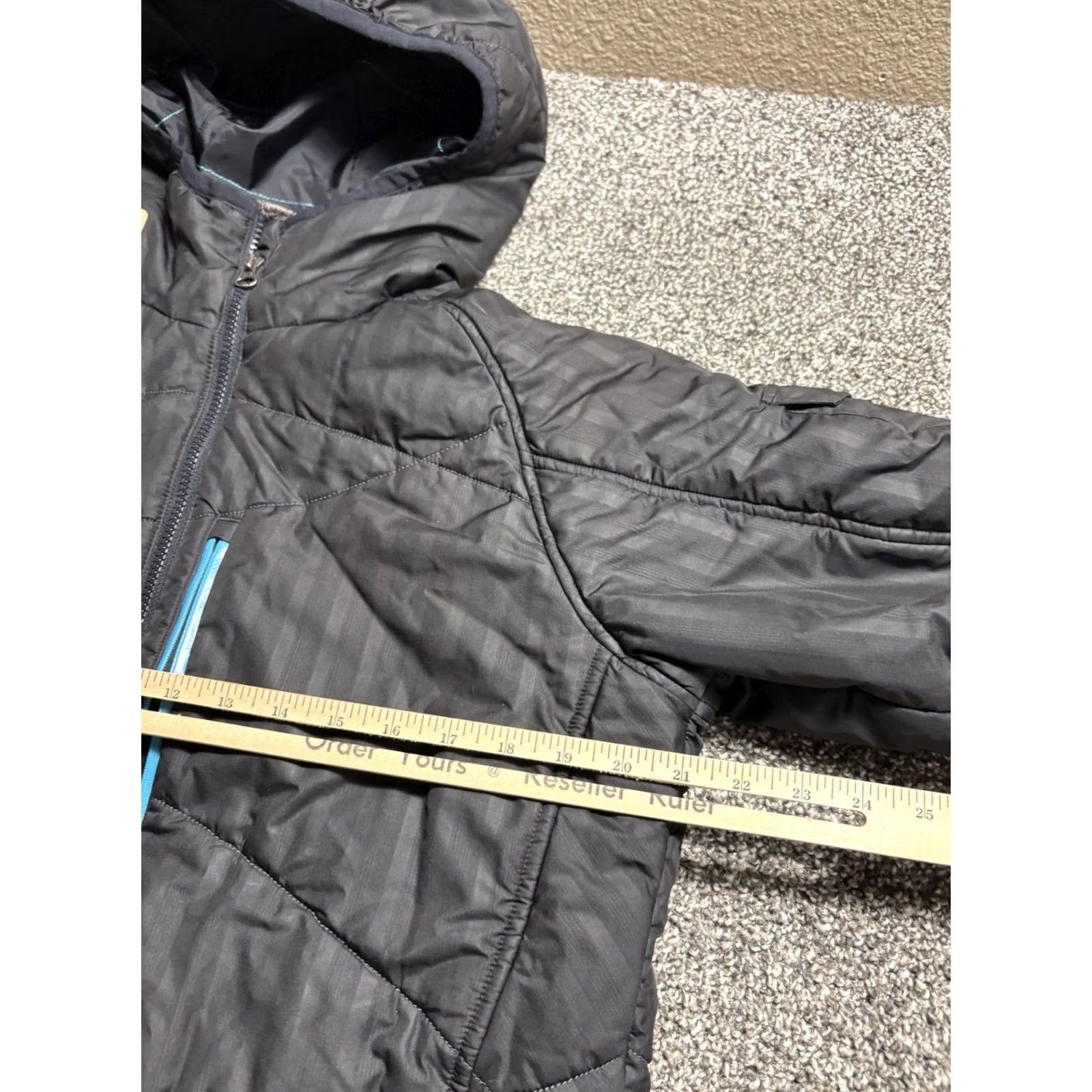 Under Armour Under Armour Puffer Jacket Womens Large Black Hooded Thumbholes Faux Fur Neck Activewear Size L / US 10 / IT 46 - 7 Thumbnail