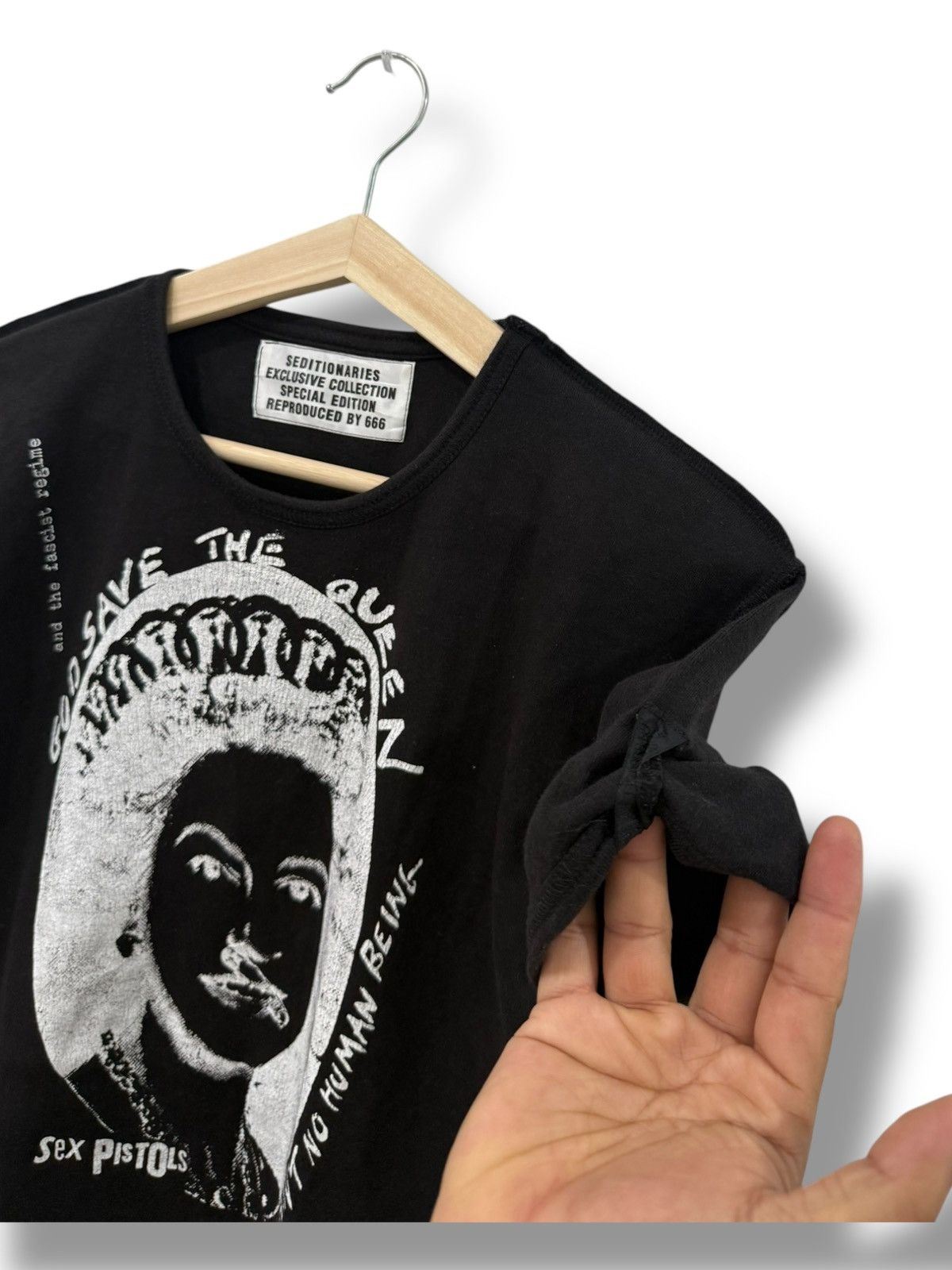 Band Tees GOD SAVE THE QUEEN SEX PISTOLS BAND PUNK T SHIRT Size US M / EU 48-50 / 2 - 5 Thumbnail