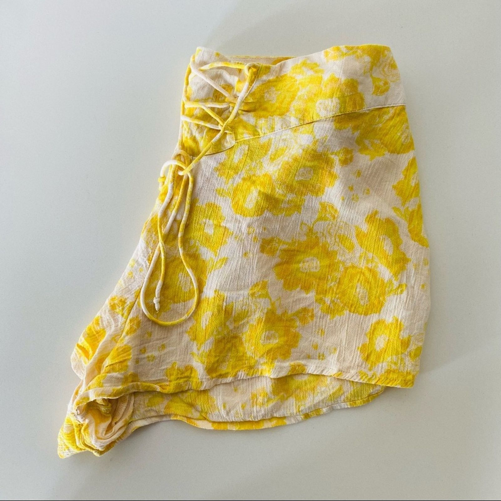Billabong BILLABONG Yellow White Printed Beach Lounge Tie Mini Shorts Size 28" / US 6 / IT 42 - 5 Thumbnail