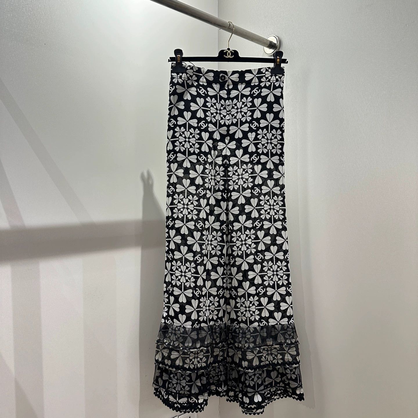 Chanel Chanel All-Over Clover Logo Silk Pants 34 Size 25" / US 0 / IT 36 - 1 Thumbnail
