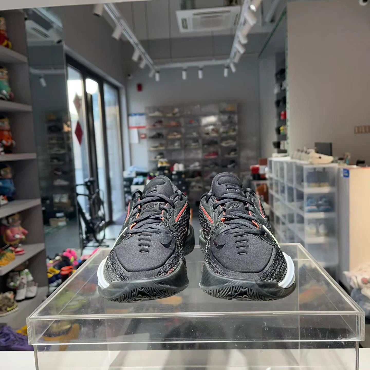 Nike Nike GT Cut 1 Black 41 Worn Size US 8 / EU 41 - 1 Thumbnail