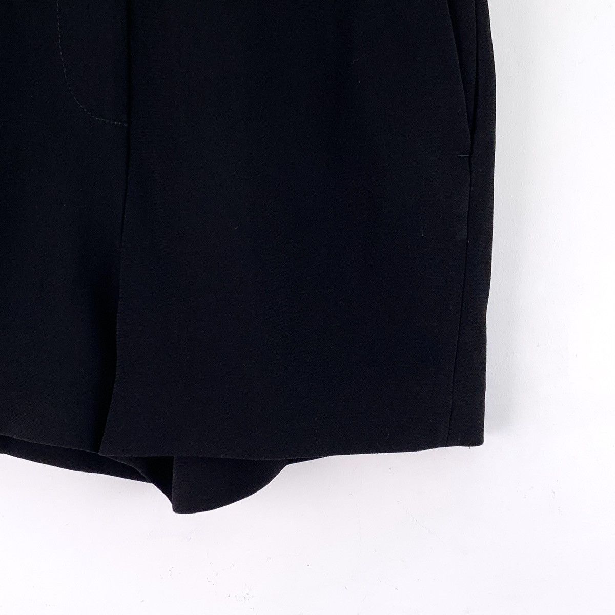 Neil Barrett Neil Barrett Black Casual Shorts K26WX Size 25" / US 0 / IT 36 - 4 Thumbnail