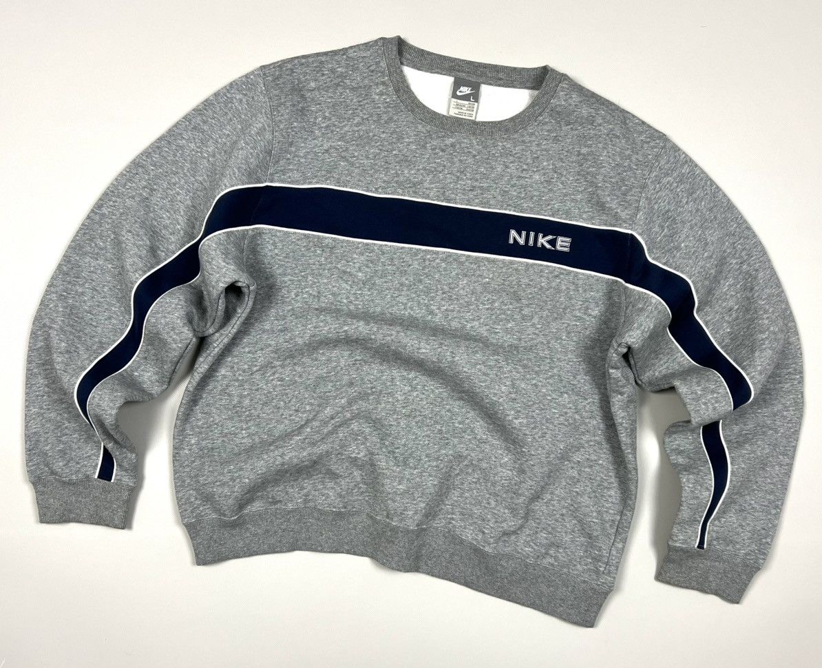 Nike × Vintage Vintage Nike Logo Cotton Grey Sweatshirt Y2k Men’s Size L Size US L / EU 52-54 / 3 - 1 Thumbnail