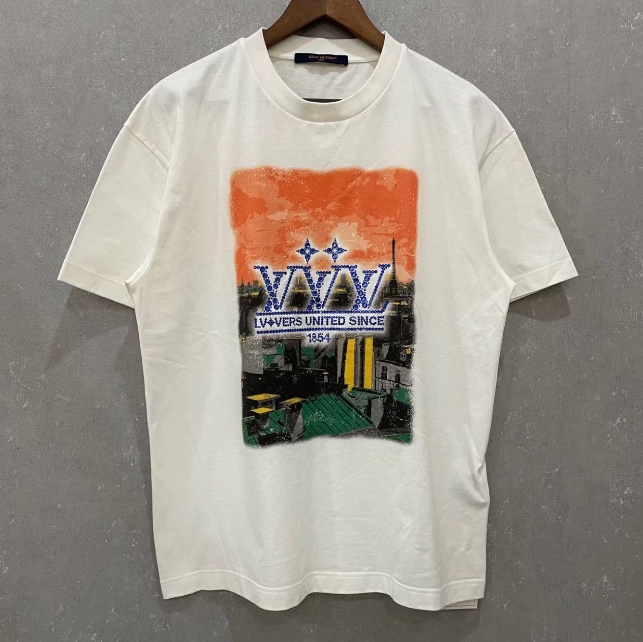 Louis Vuitton Louis Vuitton Embellished Graphic Cotton T-Shirt Size US L / EU 52-54 / 3 - 1 Thumbnail