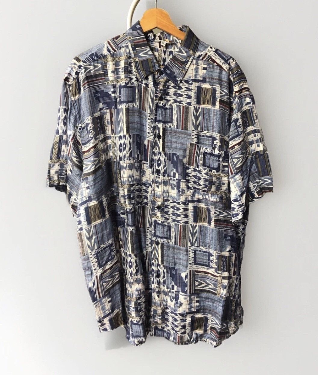 Vintage Silk Shirt | Unique Abstract Print | Men’s Short Sleeve XL Size US XL / EU 56 / 4 - 2 Thumbnail