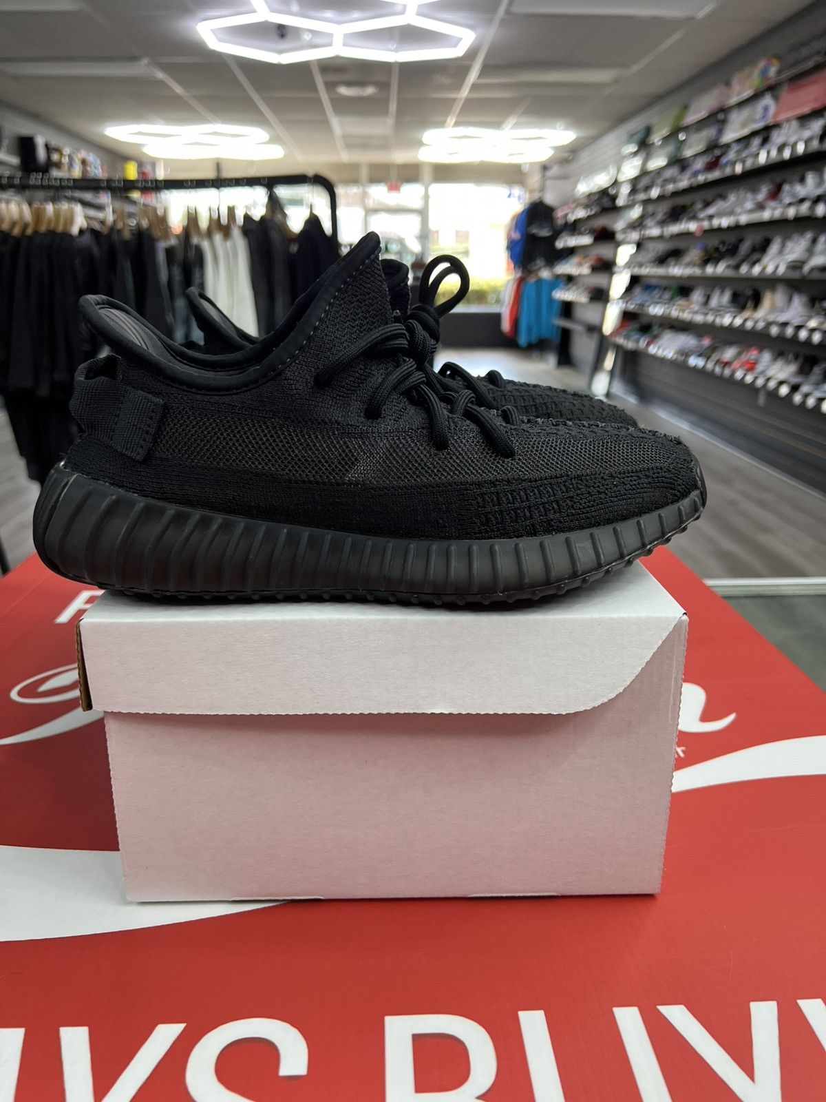Adidas Adidas Yeezy 350 Boost Onyx Size 6.5Y (HQ4540) Size US 6.5 / EU 39-40 - 1 Thumbnail